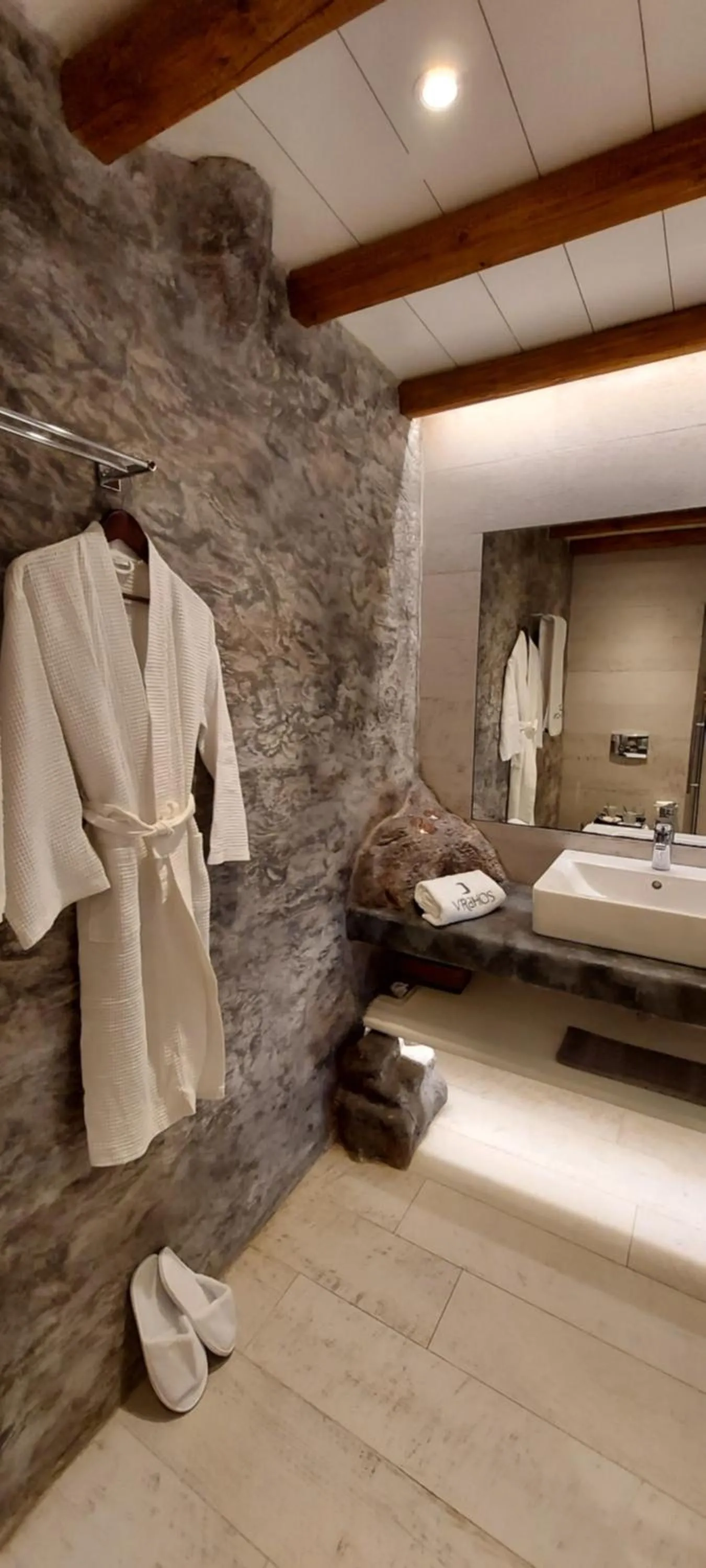 Shower, Bed in Vrahos Boutique Hotel