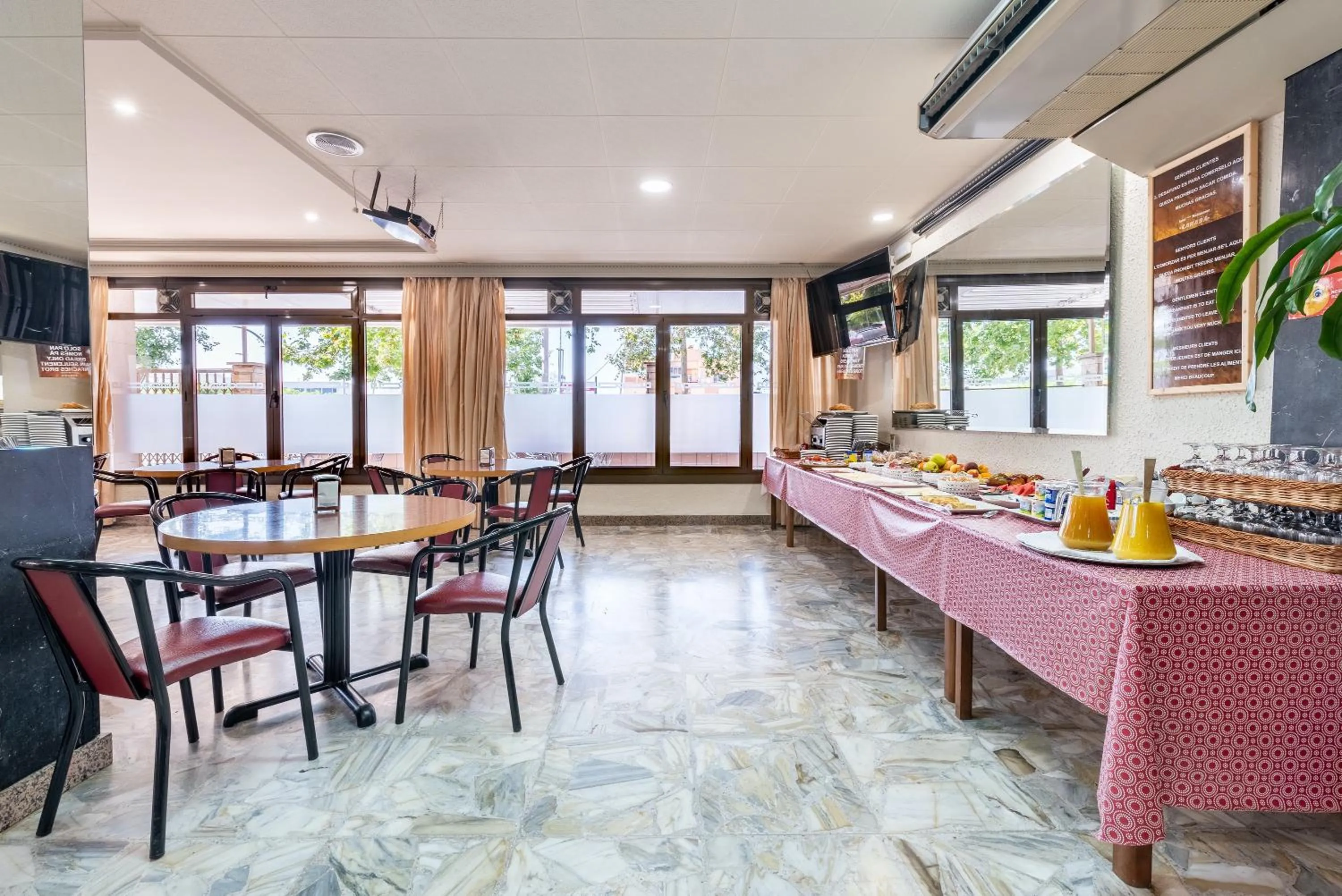 Restaurant/places to eat in Hotel Canadá