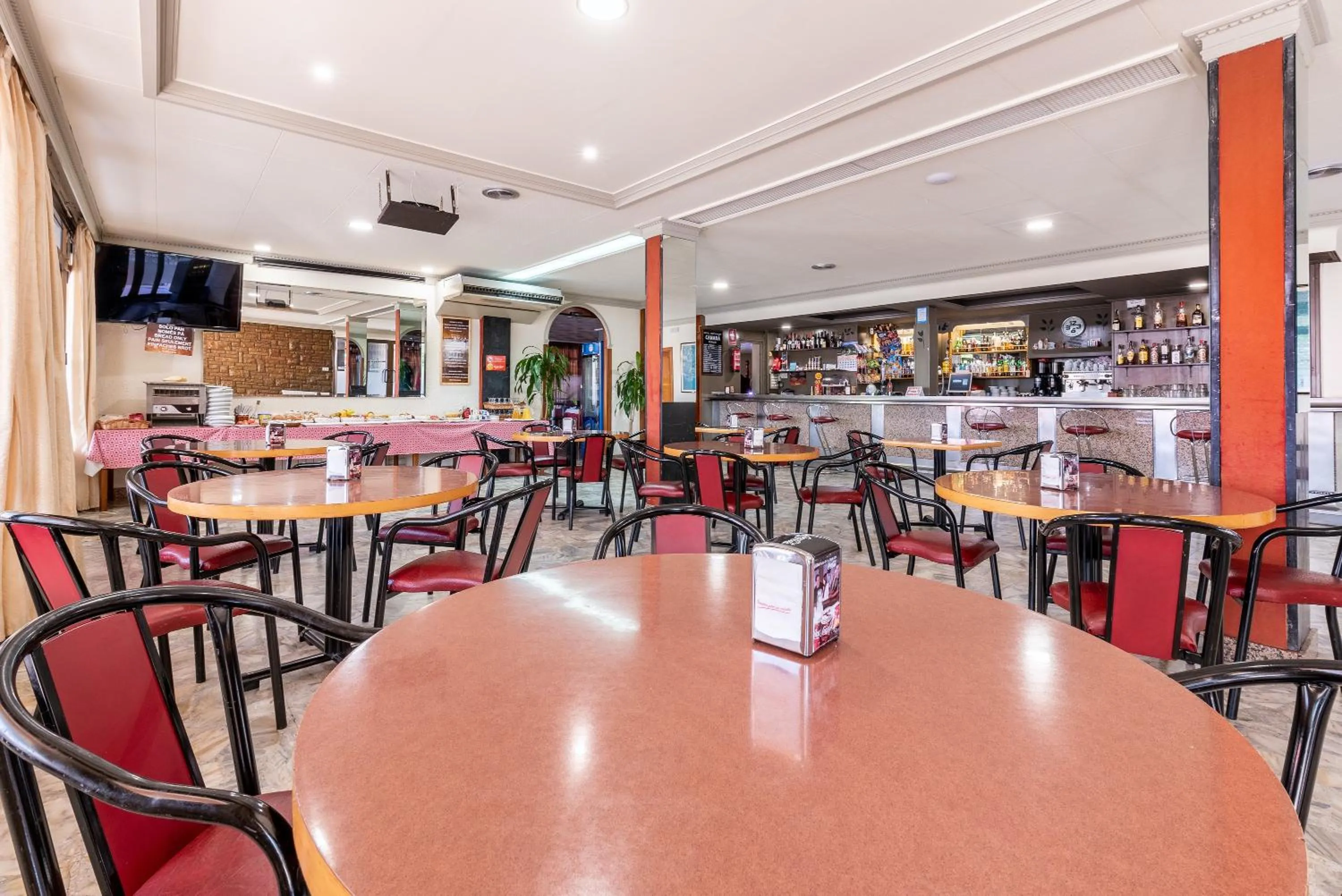 Restaurant/places to eat in Hotel Canadá