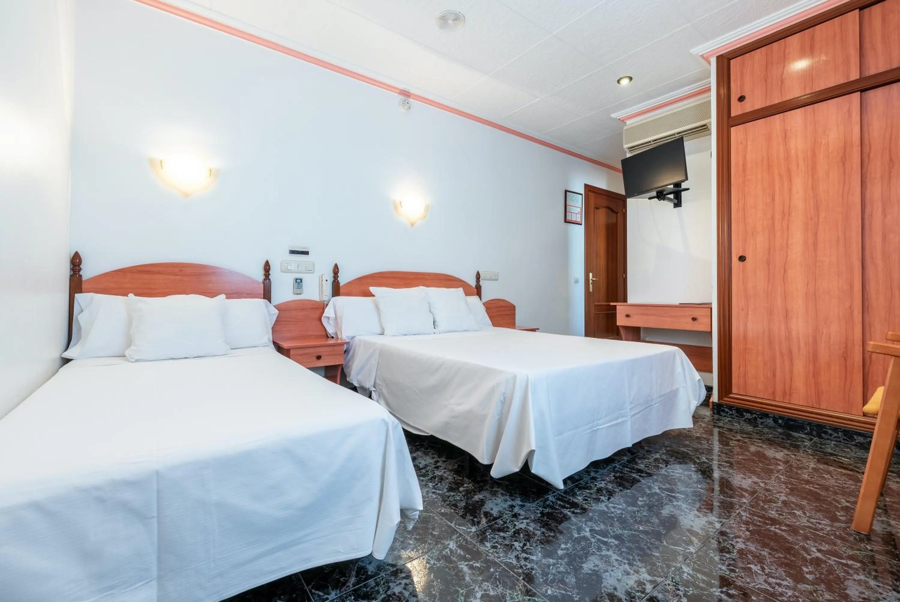 Bed in Hotel Canadá