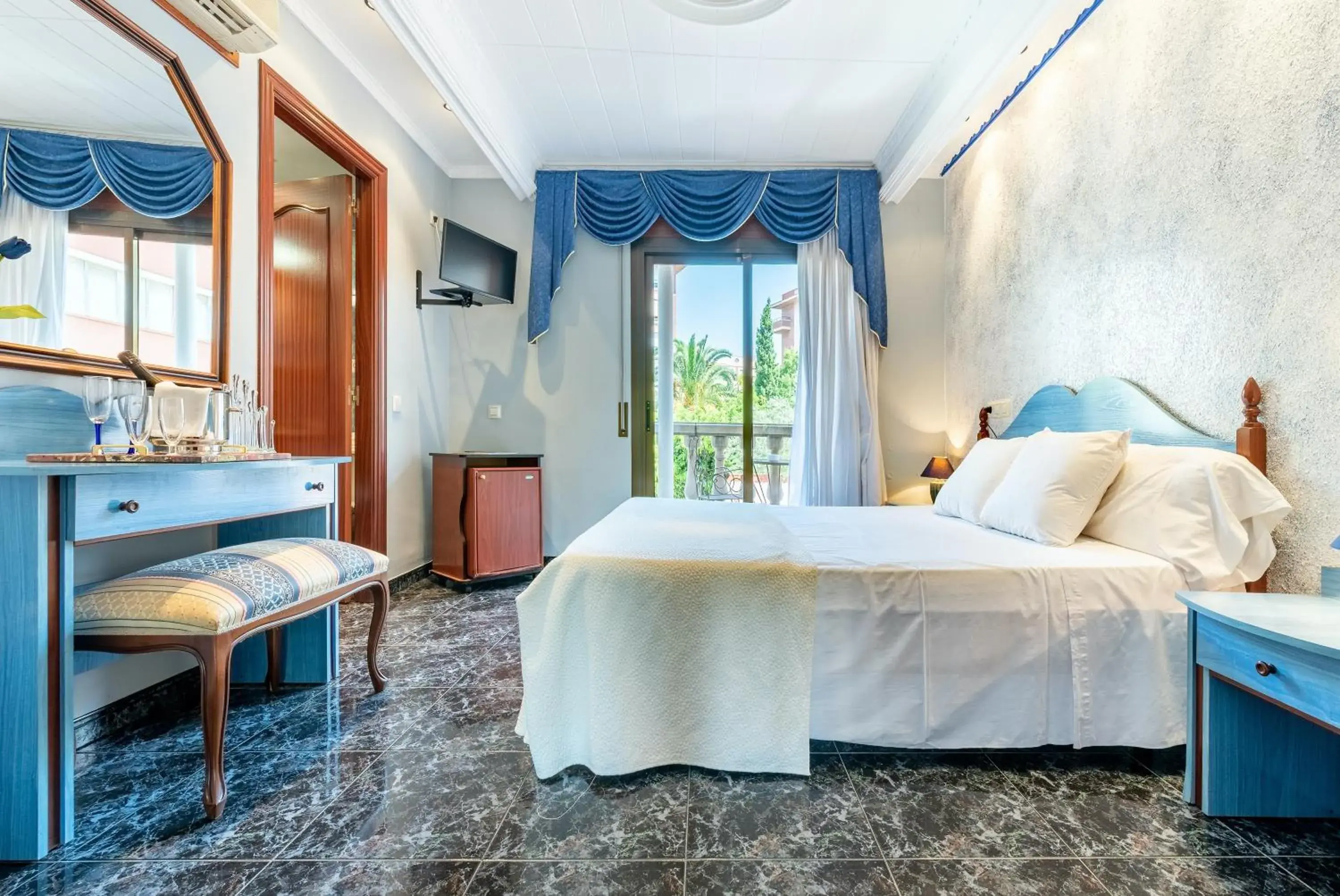 Suite with Balcony in Hotel Canadá Suite with Balcony in Hotel Canadá