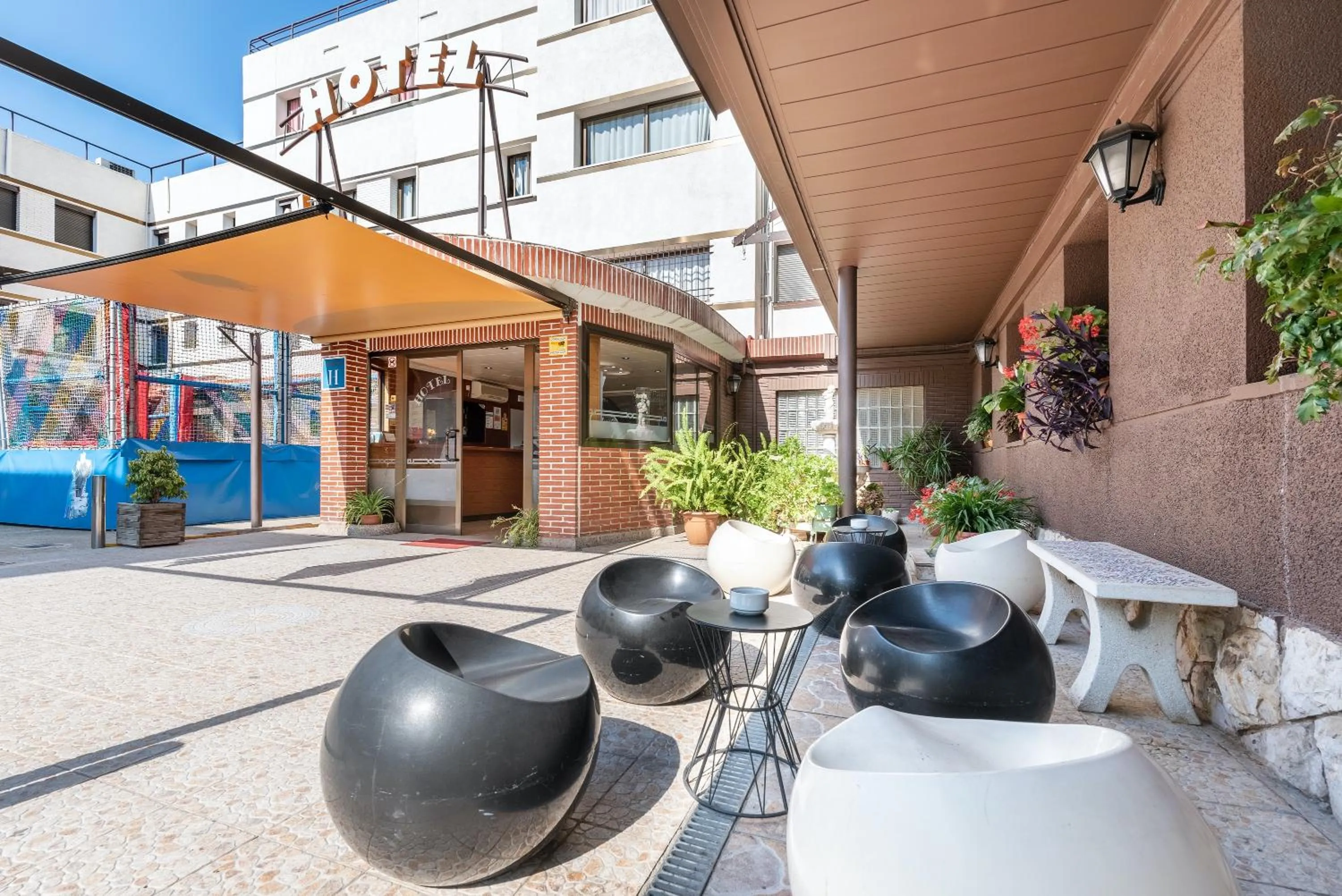 Property building in Hotel Canadá