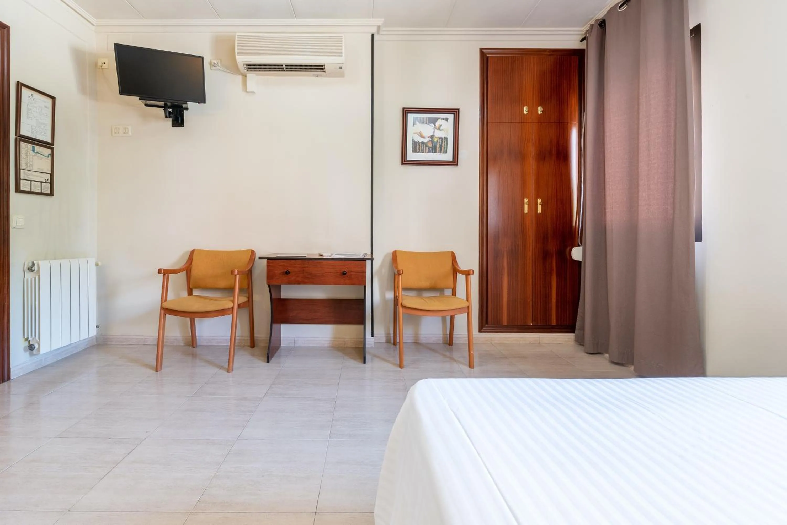 Bed in Hotel Canadá