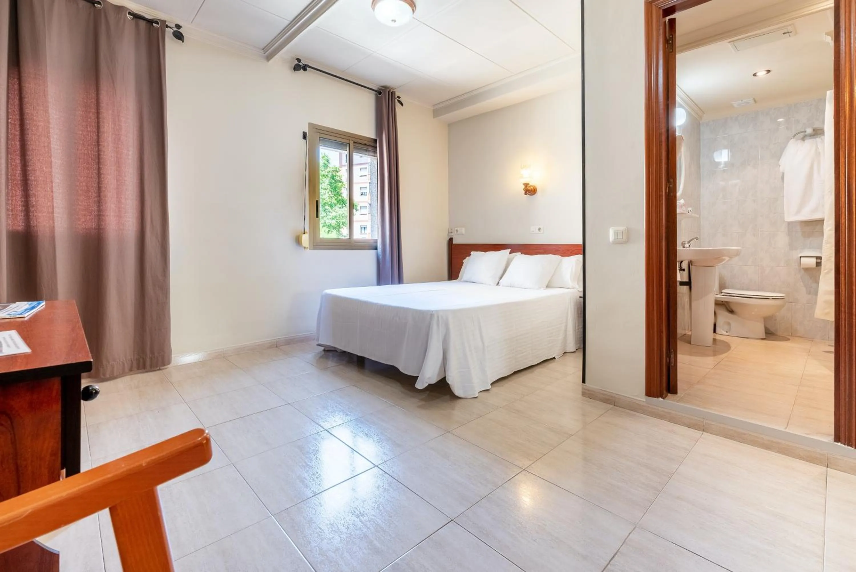 Bed in Hotel Canadá