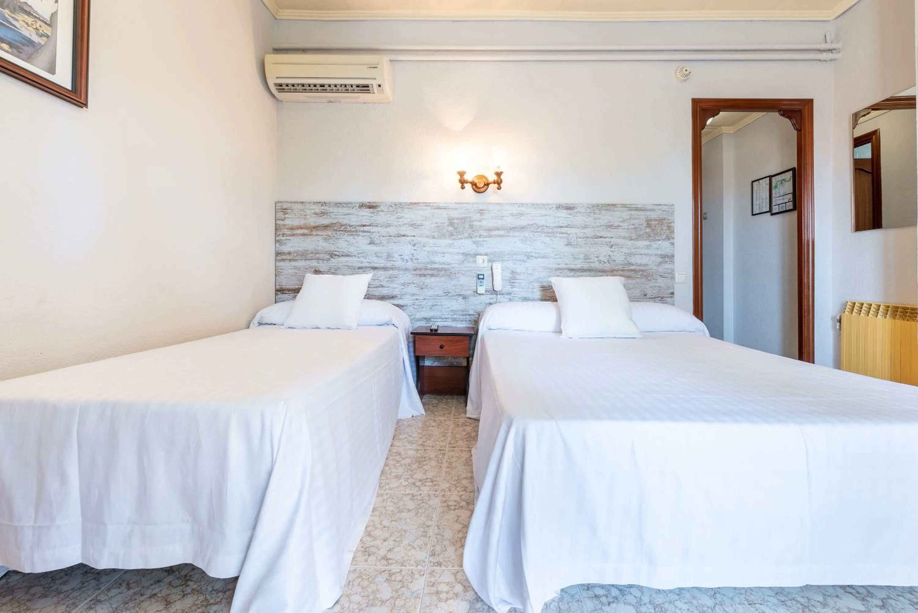 Bedroom, Bed in Hotel Canadá