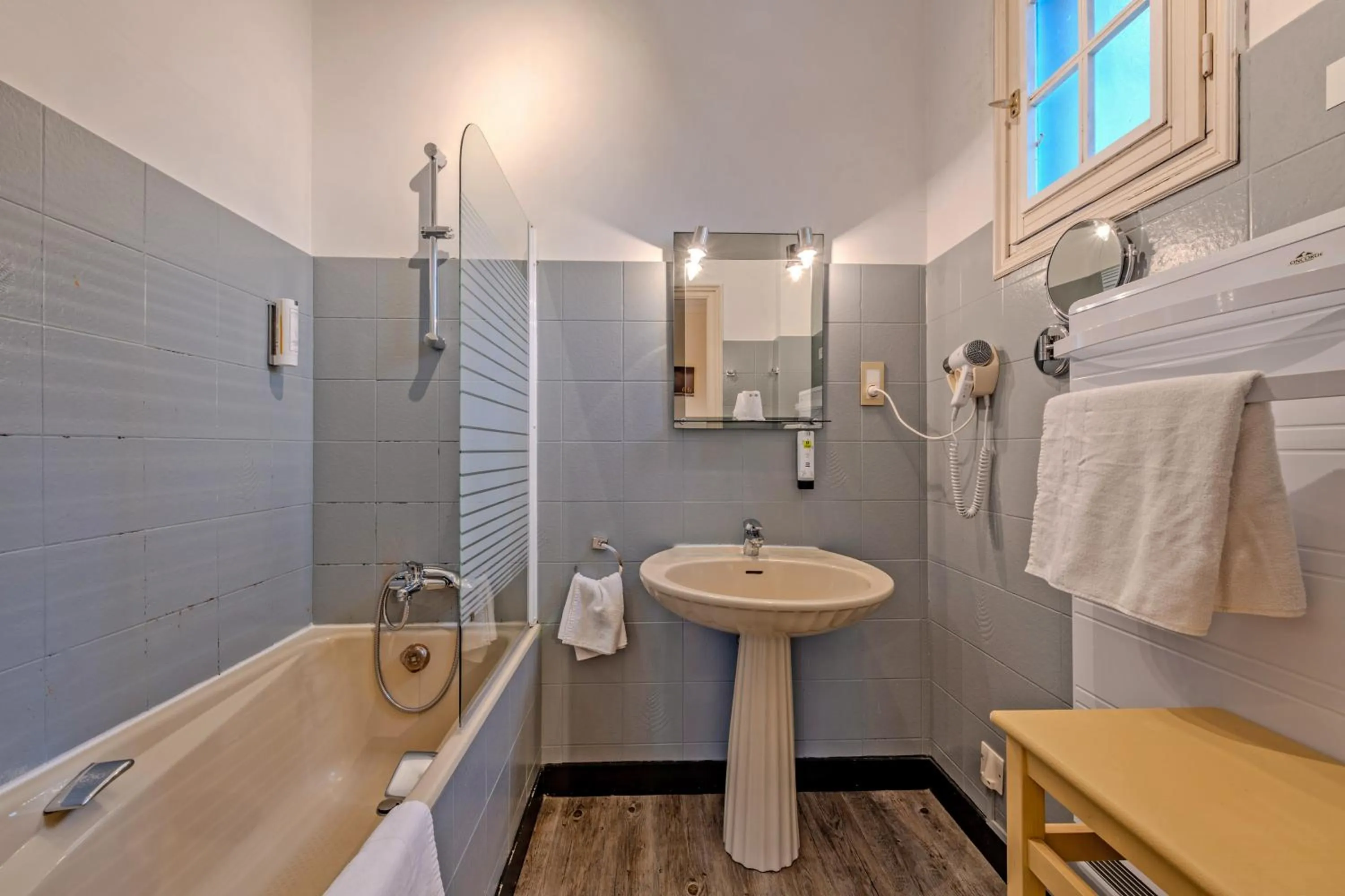 Logis Hotel De La Corniche