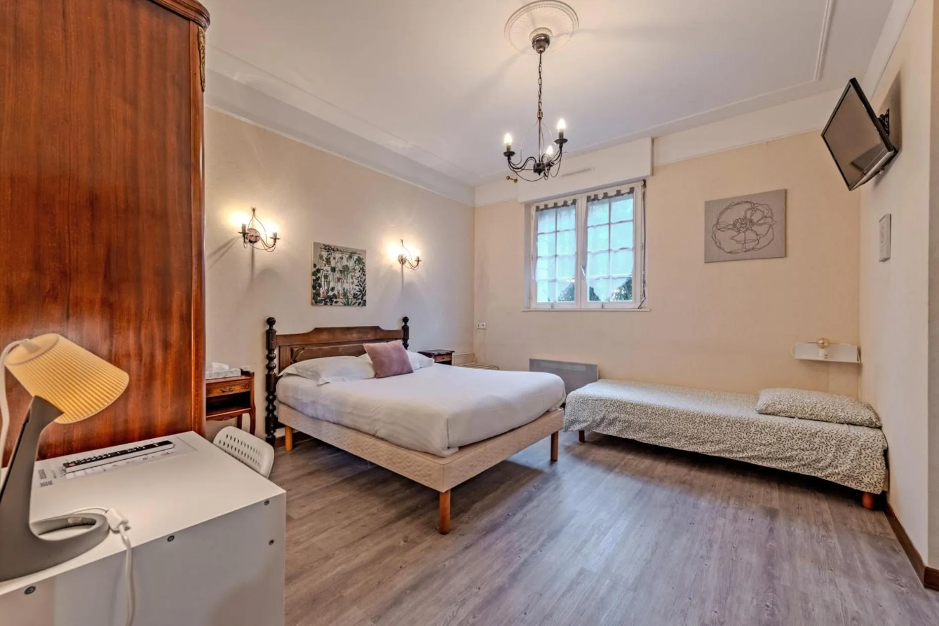 Bed in Logis Hotel De La Corniche