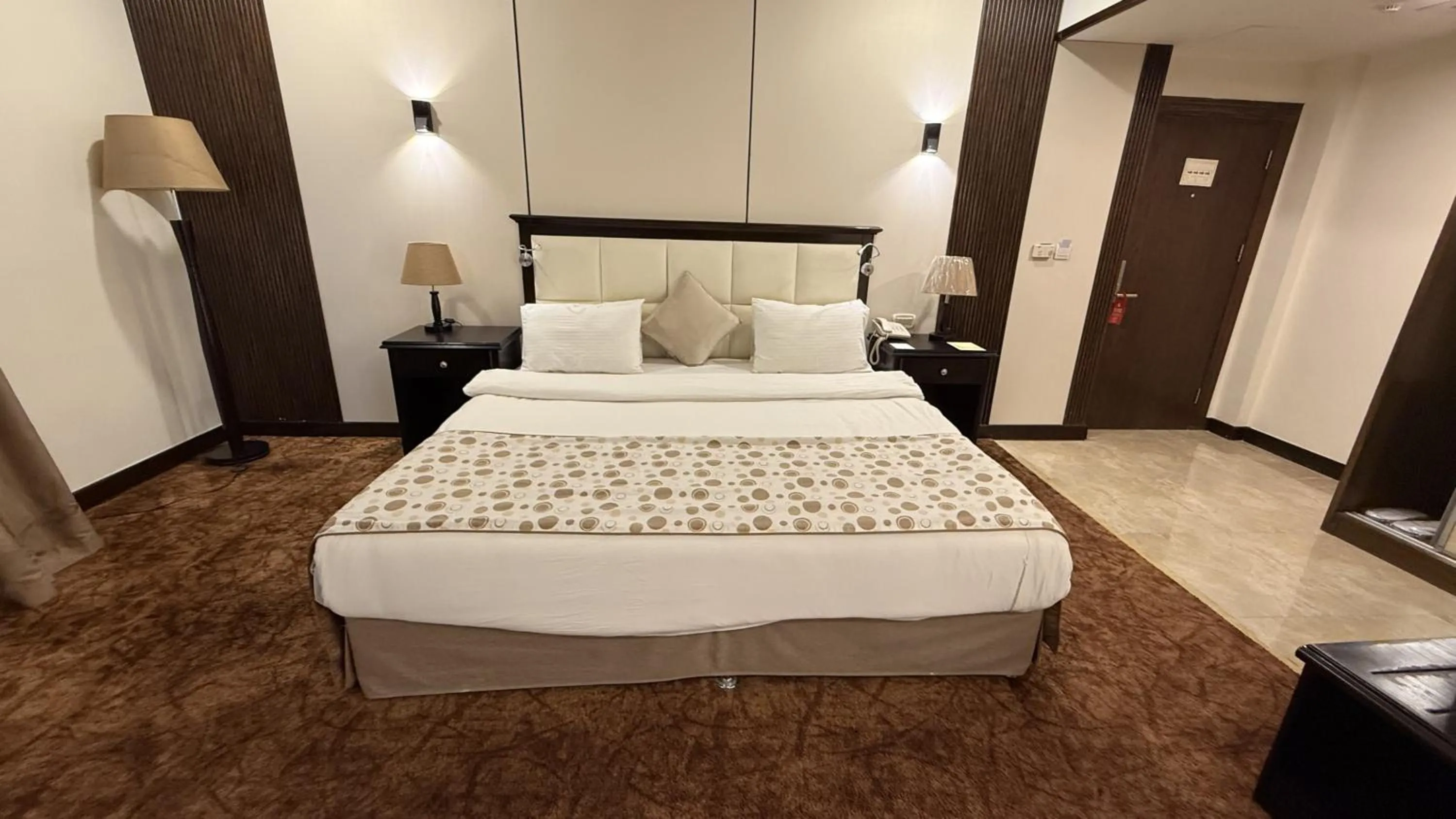 Property building, Bed in Rojina Hotel