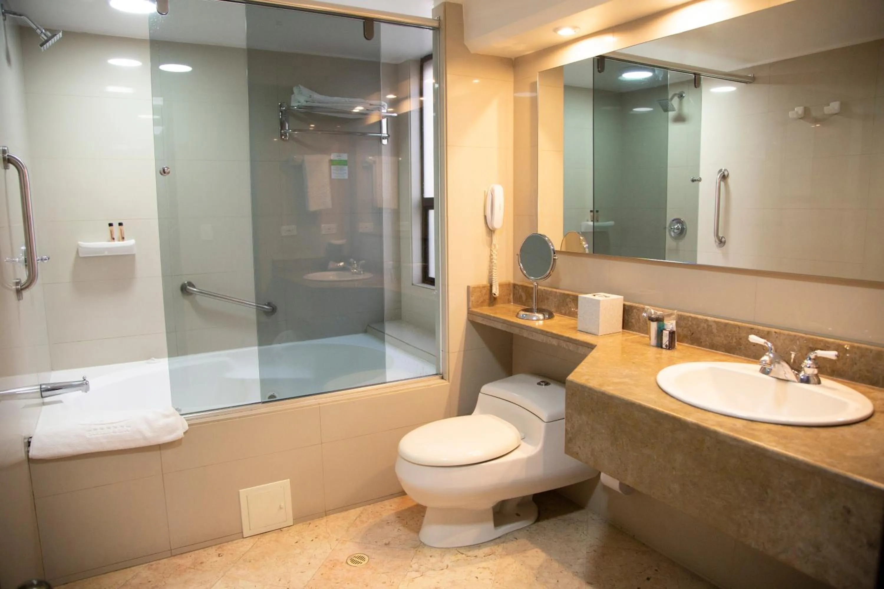 Shower in Hotel 101 Park House