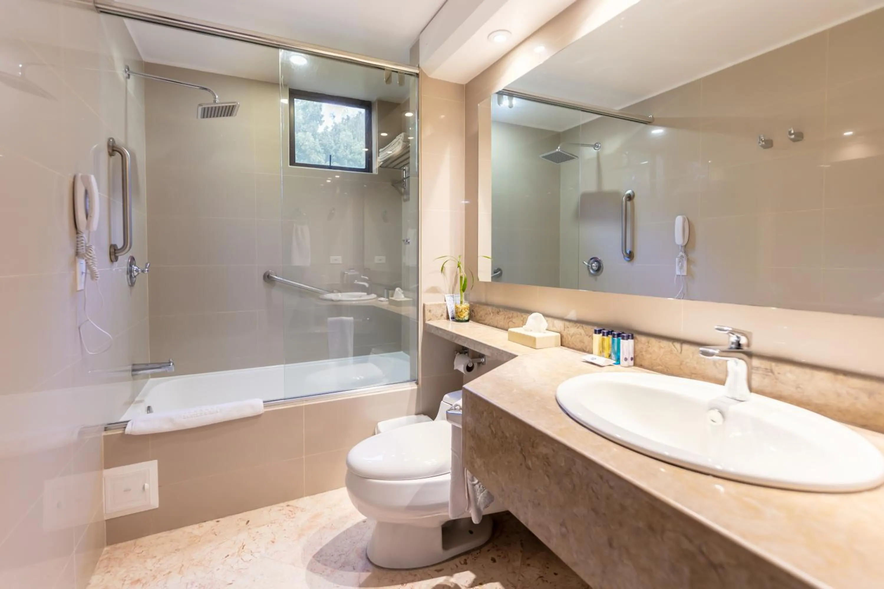 Shower in Hotel 101 Park House