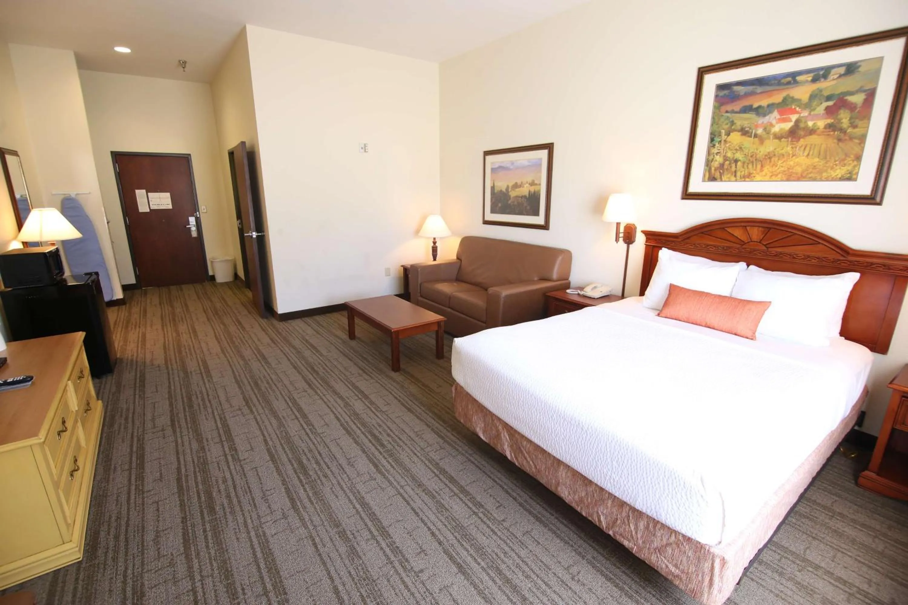 Photo of the whole room, Bed in Crown Pointe Lodge; BW Signature Collection