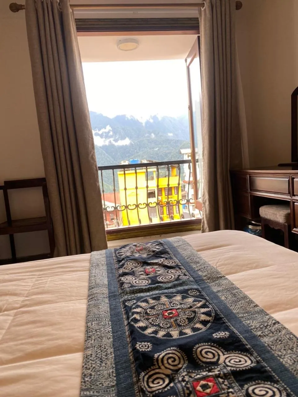 Balcony/Terrace, Bed in Delta Sapa Hotel - Old Quarter Center