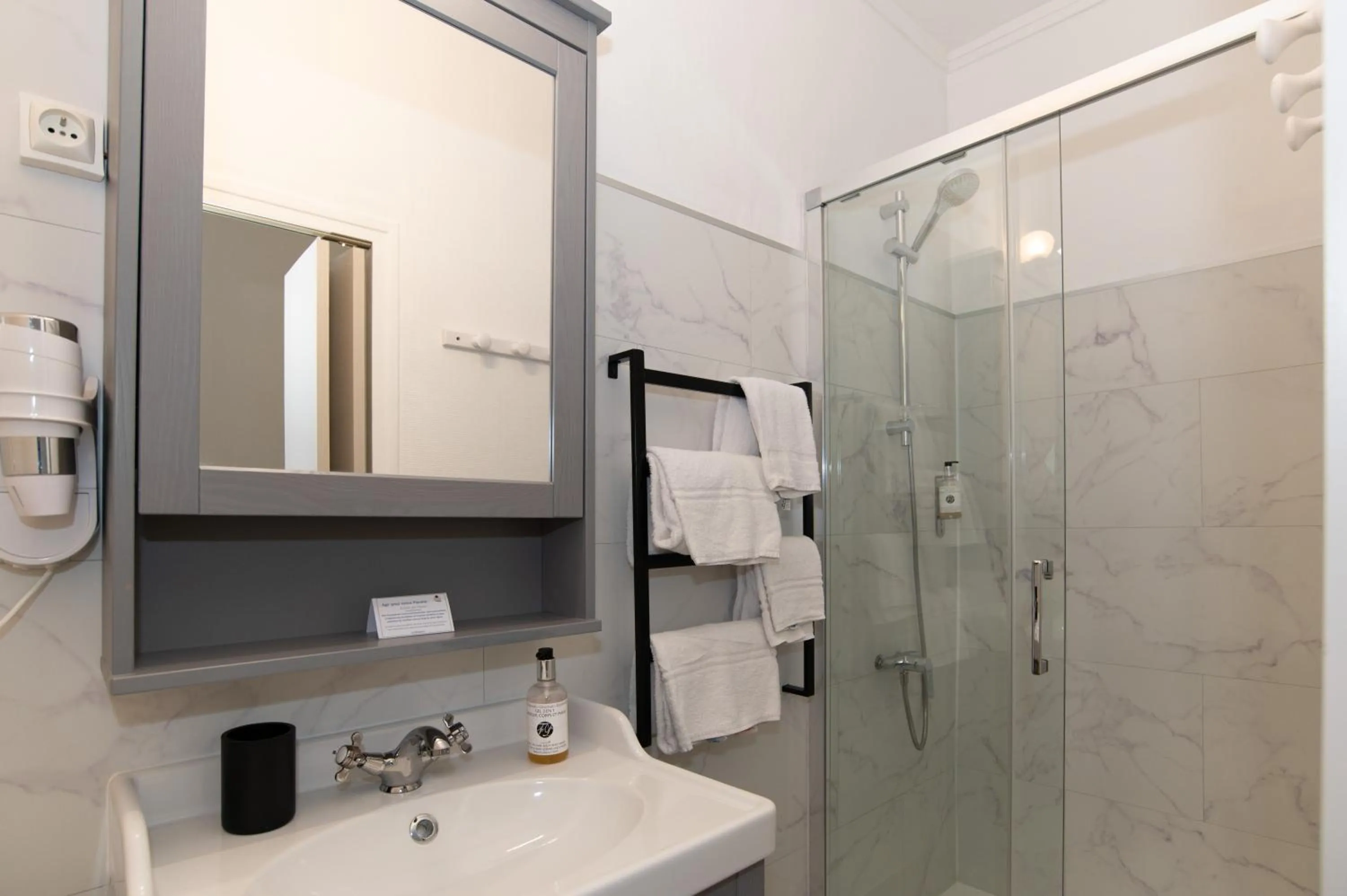 Property building in The Originals Boutique, Hôtel Victoria, Châtelaillon-Plage