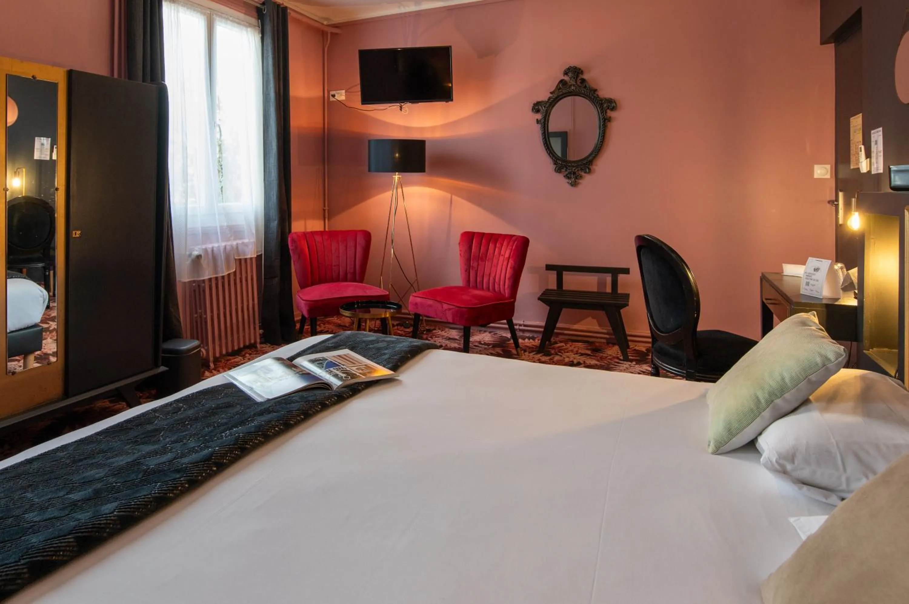 Bed in The Originals Boutique, Hôtel Victoria, Châtelaillon-Plage