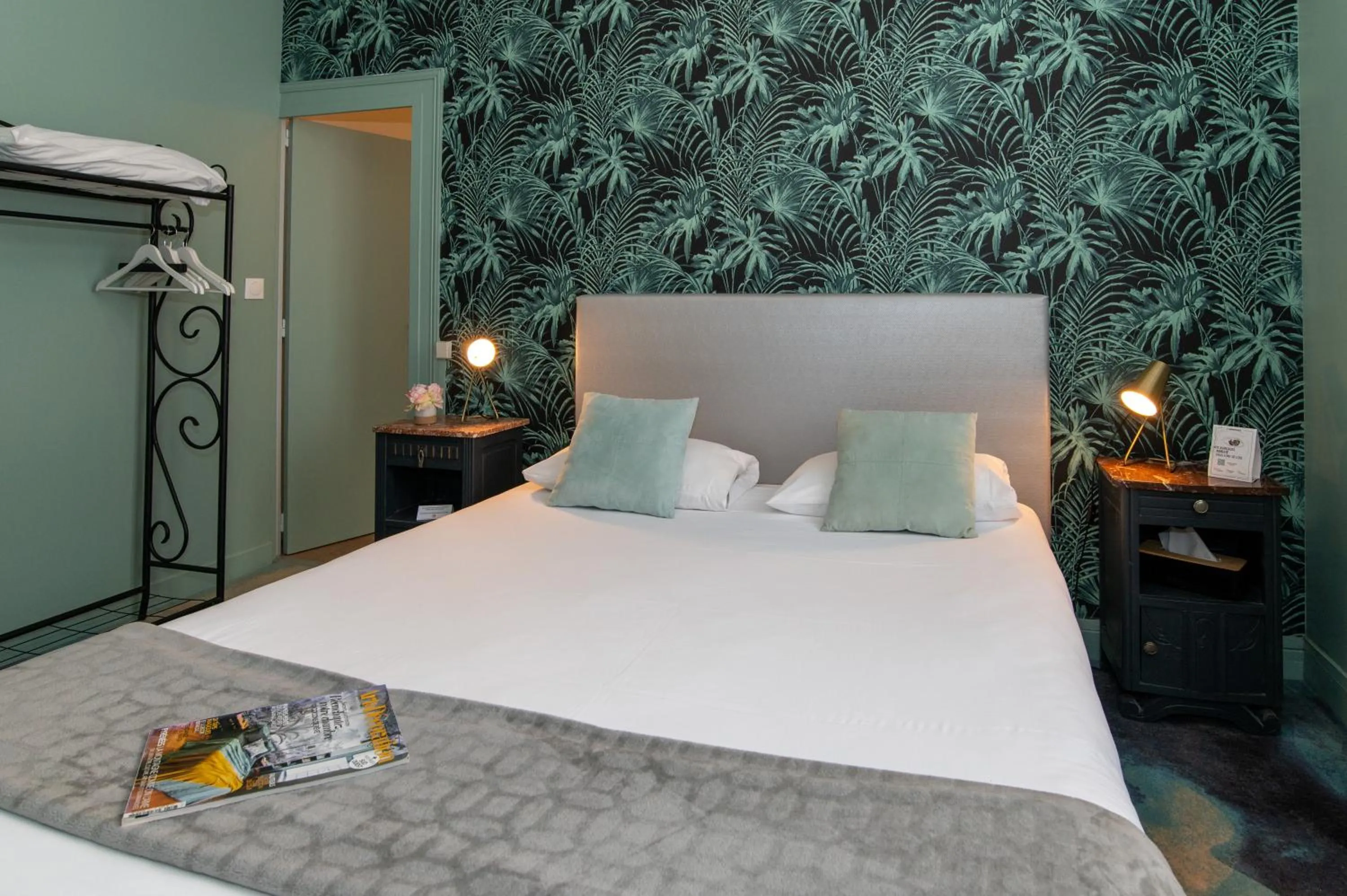 Bed in The Originals Boutique, Hôtel Victoria, Châtelaillon-Plage