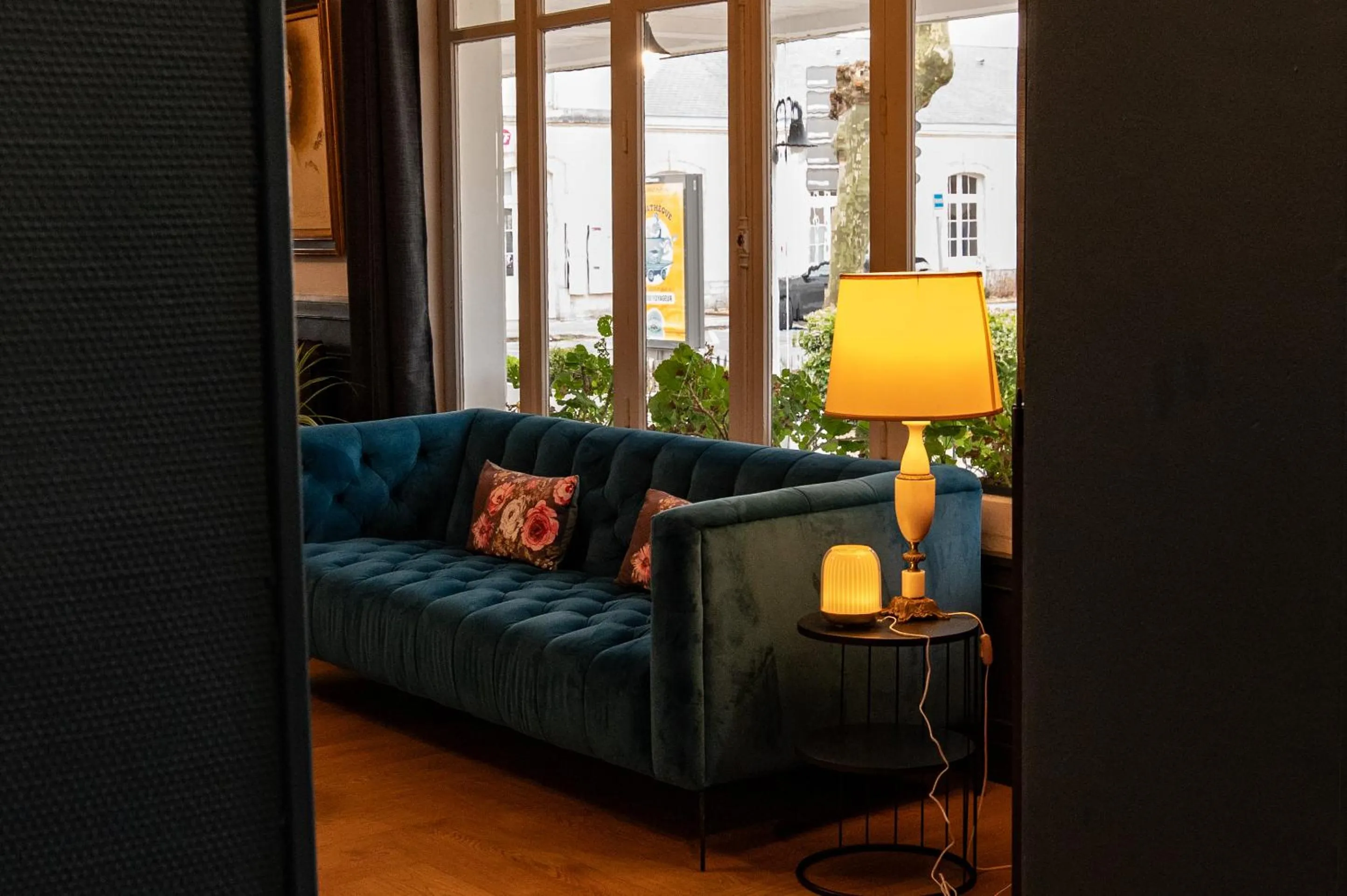 Lobby or reception in The Originals Boutique, Hôtel Victoria, Châtelaillon-Plage