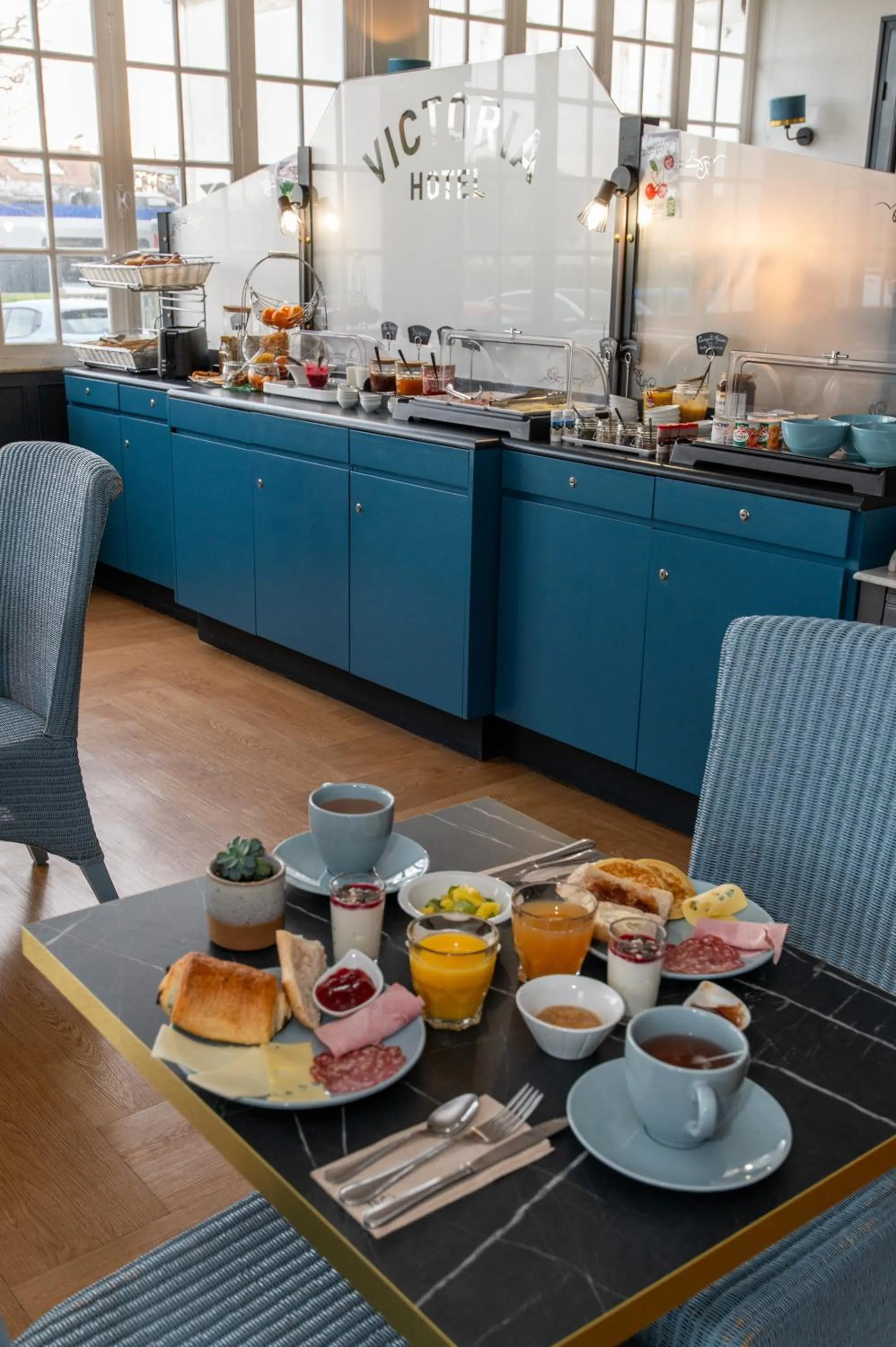 Breakfast in The Originals Boutique, Hôtel Victoria, Châtelaillon-Plage