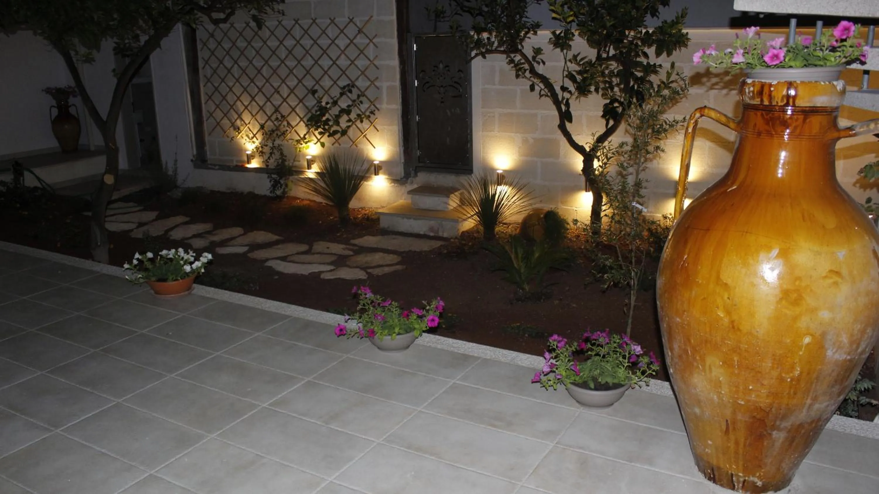 Garden in La Buona Creanza by Jdvacanze