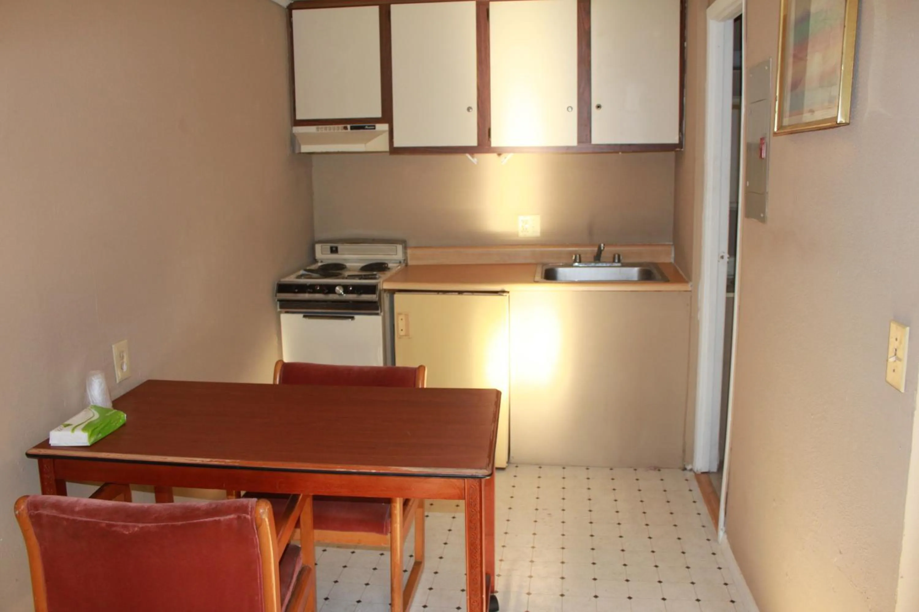 Kitchen or kitchenette in Knights Inn Indianapolis