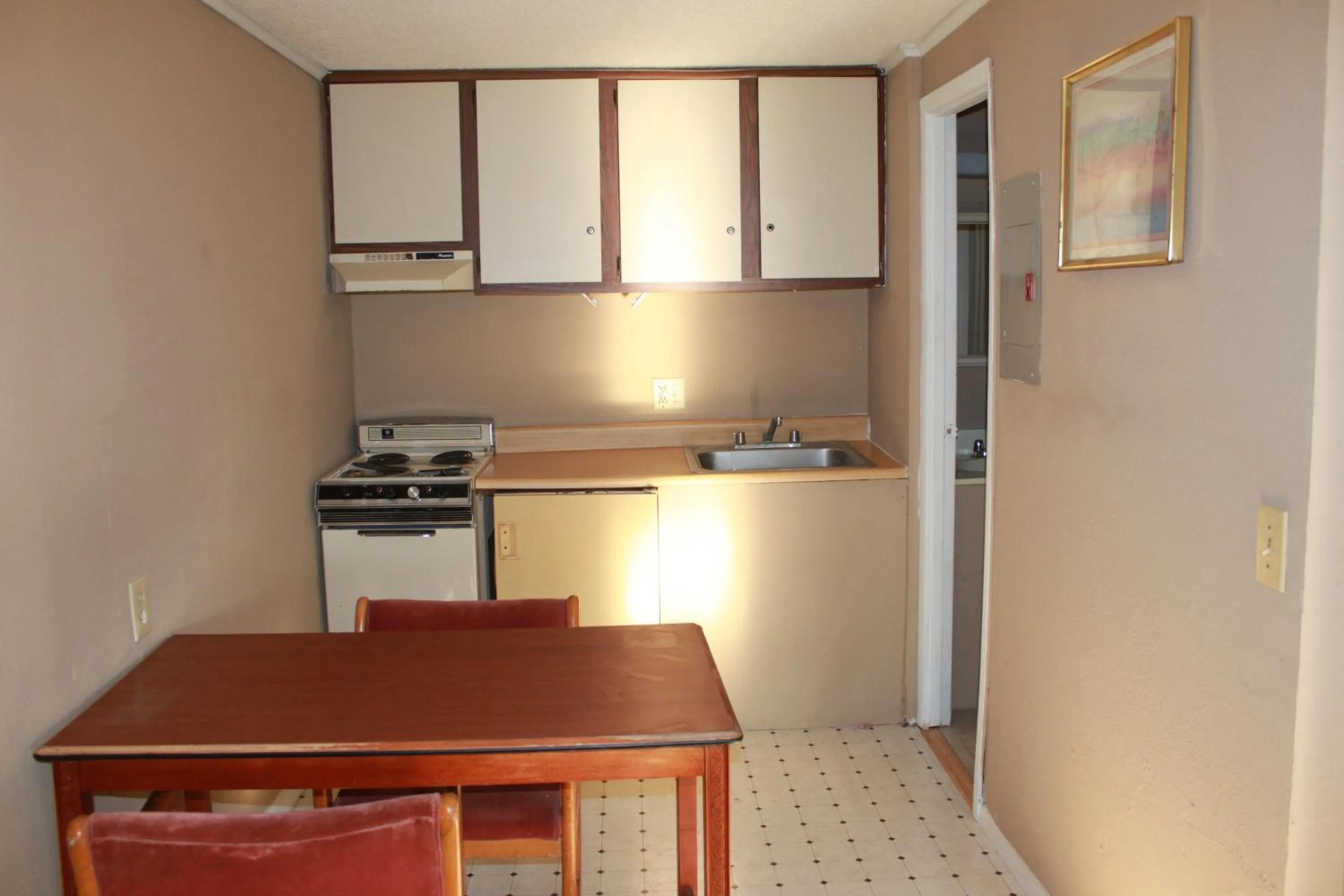 Kitchen or kitchenette in Knights Inn Indianapolis