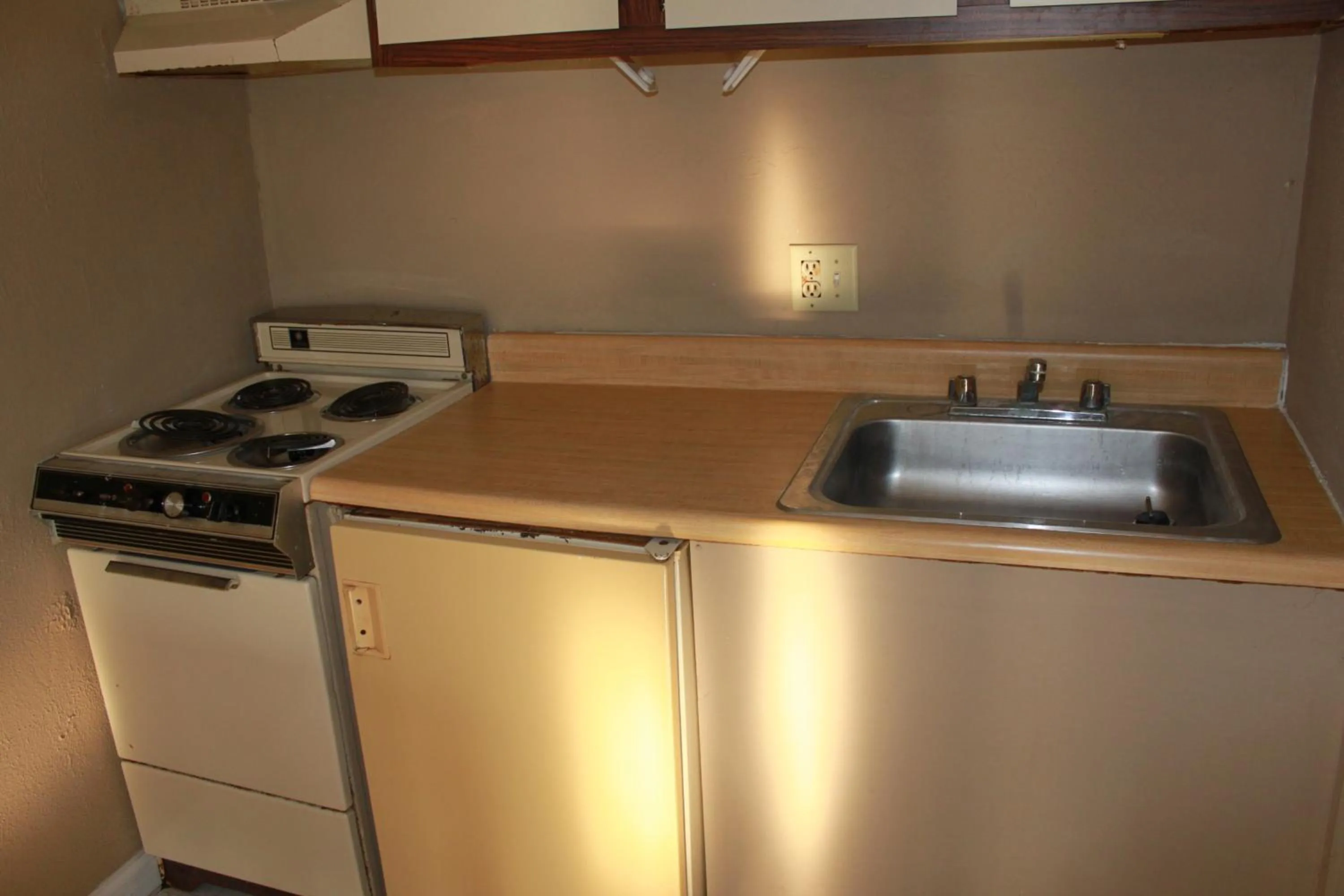 Kitchen or kitchenette in Knights Inn Indianapolis