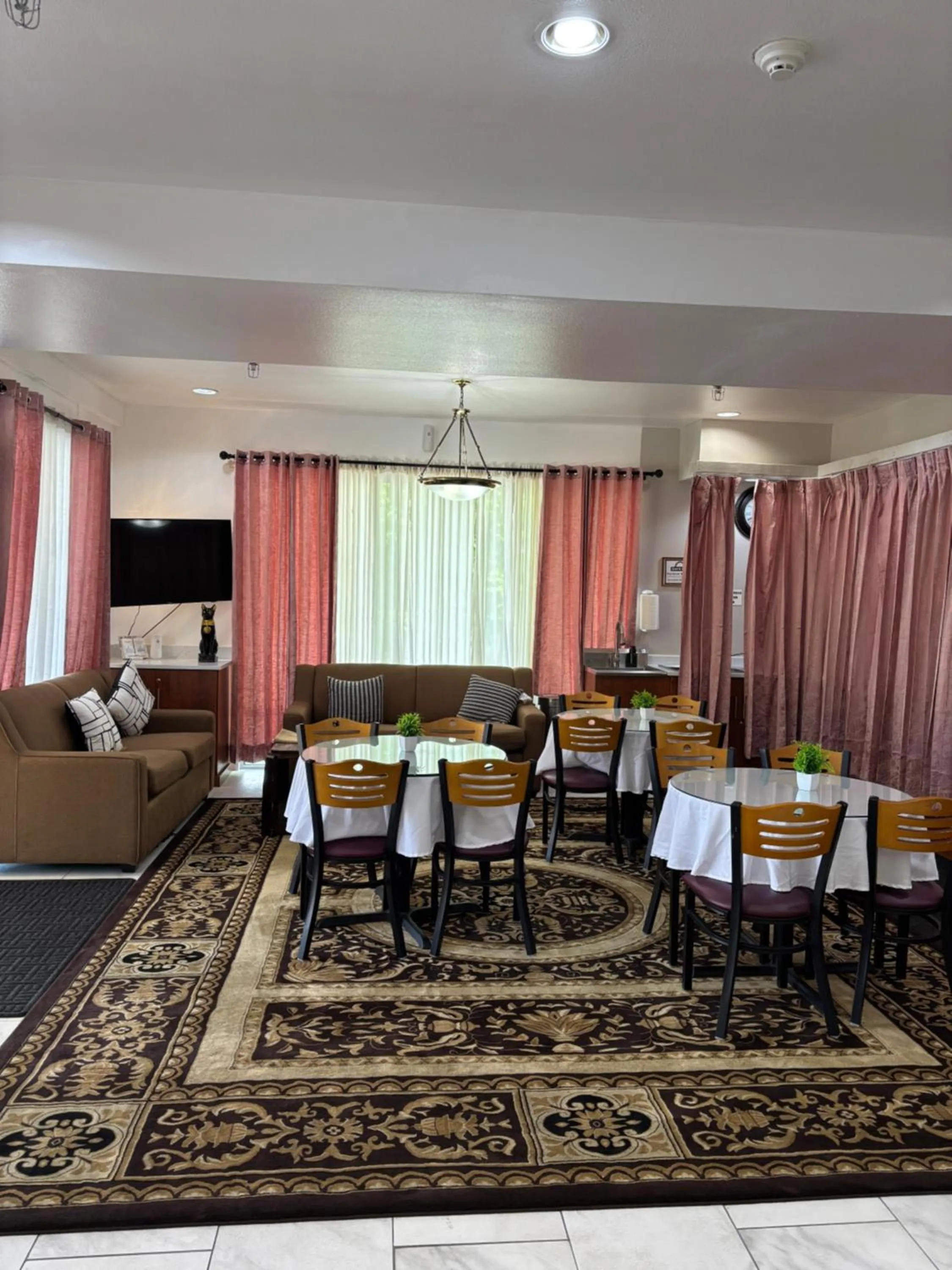 Lobby or reception in Days Inn by Wyndham Seattle Aurora