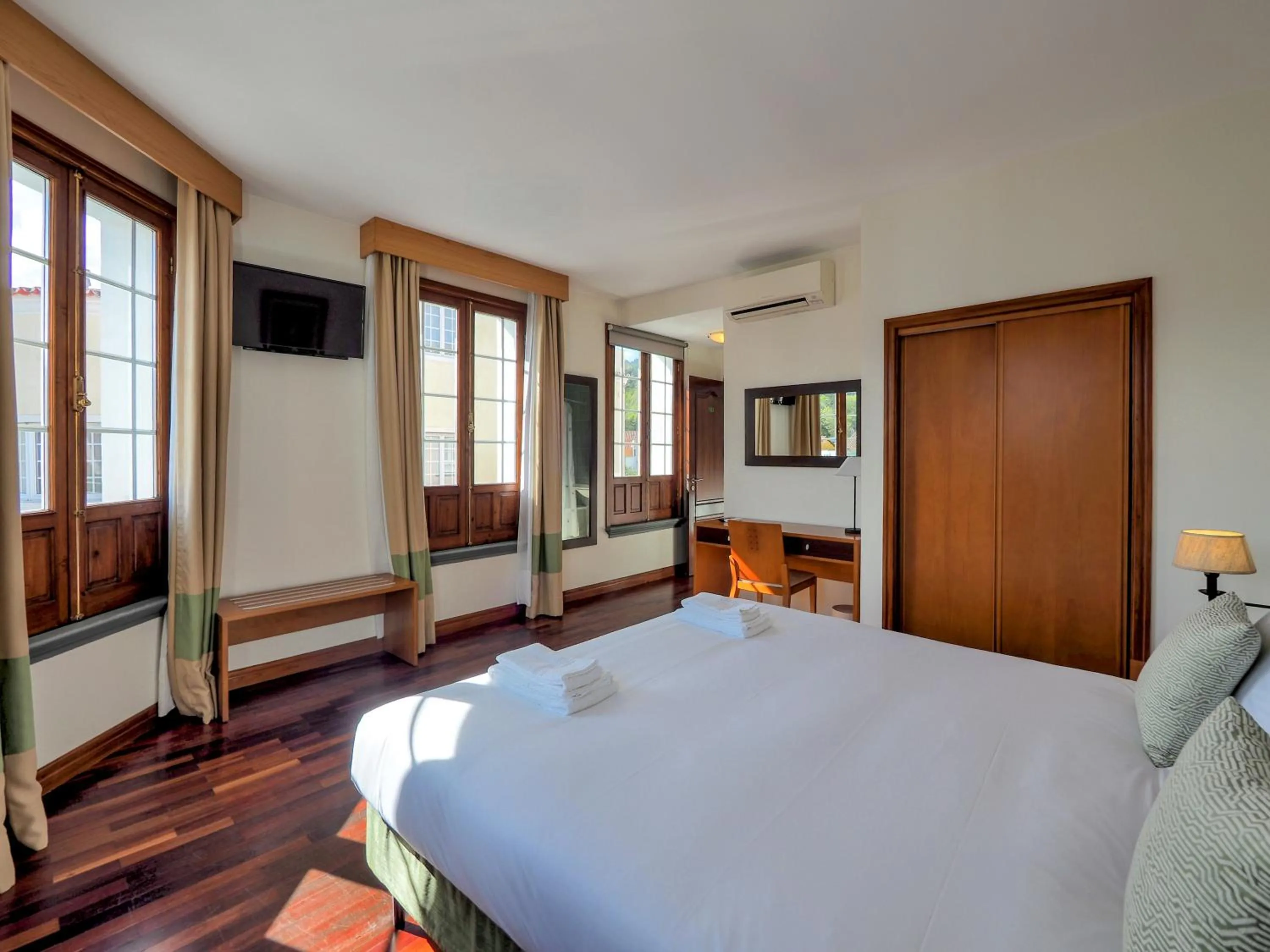 Communal lounge/ TV room, Bed in Hotel Vale Verde