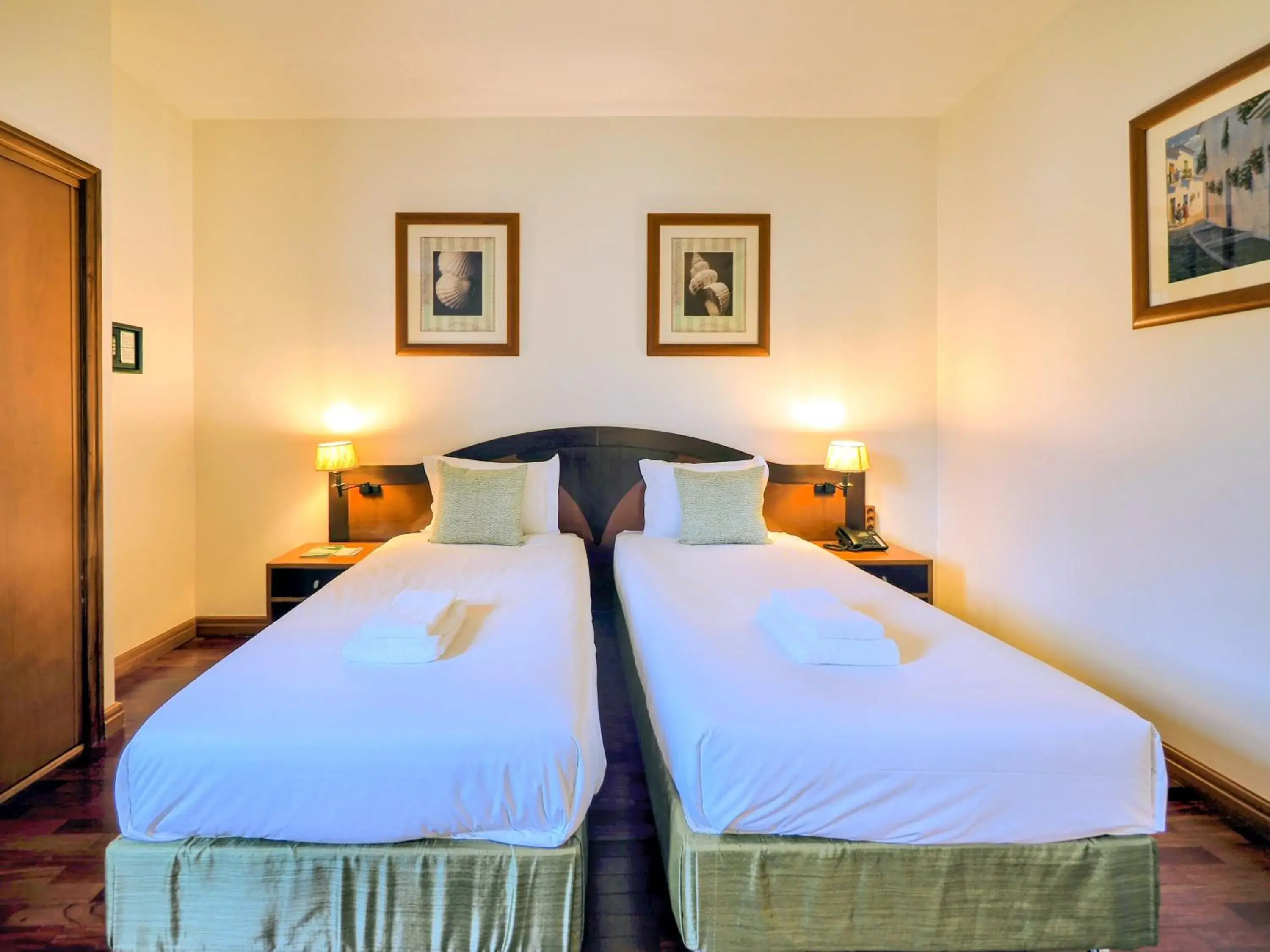 Twin Room - single occupancy in Hotel Vale Verde Twin Room - single occupancy in Hotel Vale Verde