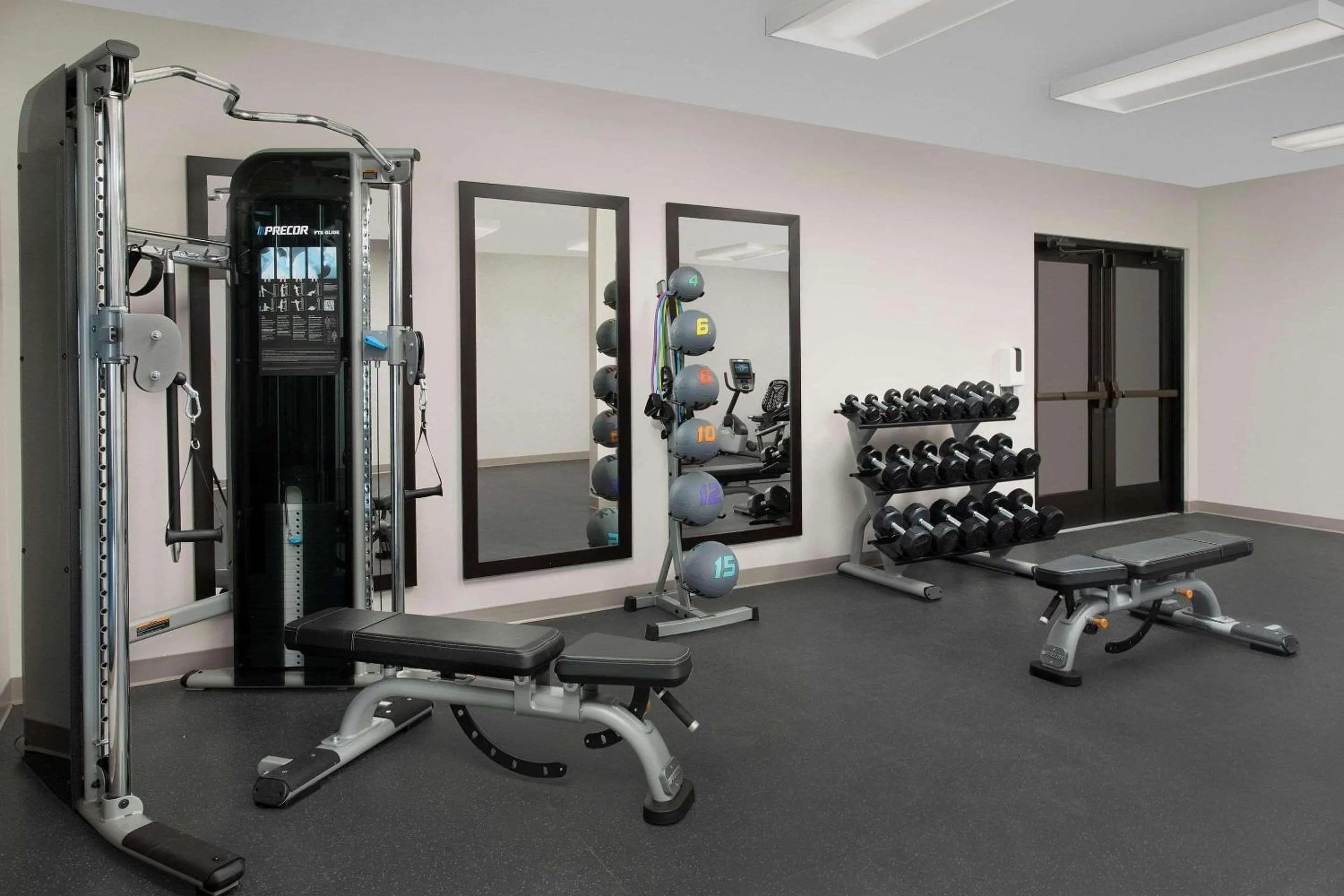 Fitness centre/facilities in Country Inn & Suites by Radisson, Seattle-Tacoma International Airport, WA