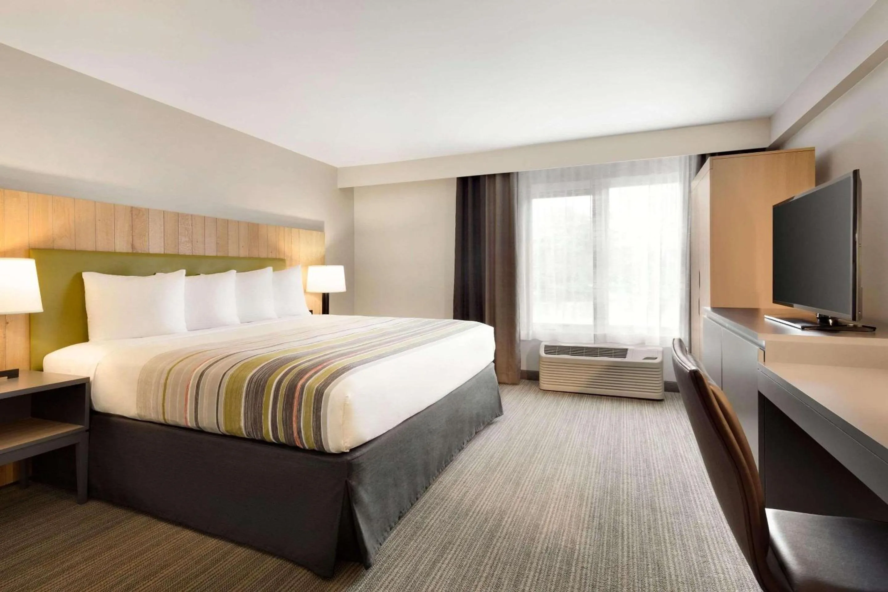 Bedroom, Bed in Country Inn & Suites by Radisson, Seattle-Tacoma International Airport, WA