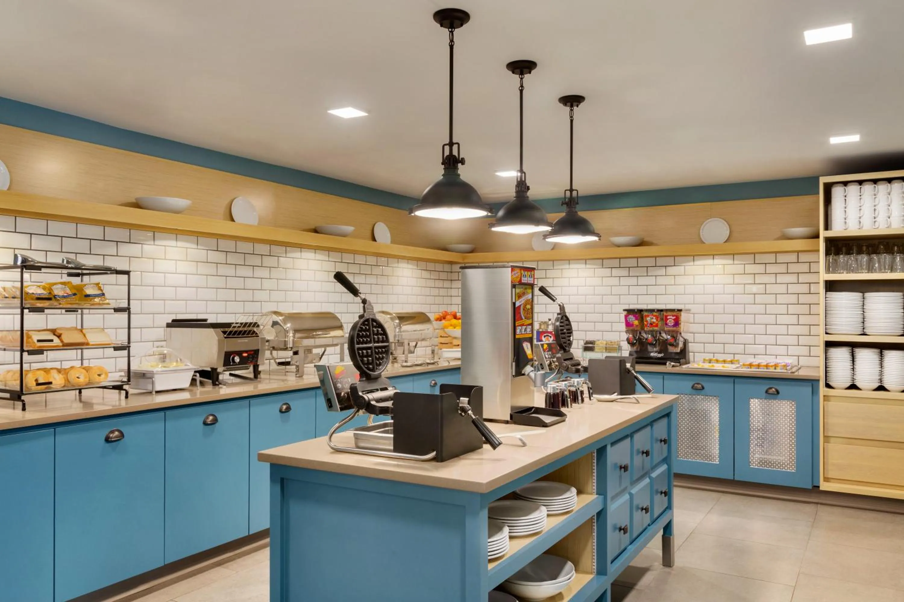 Breakfast in Country Inn & Suites by Radisson, Seattle-Tacoma International Airport, WA