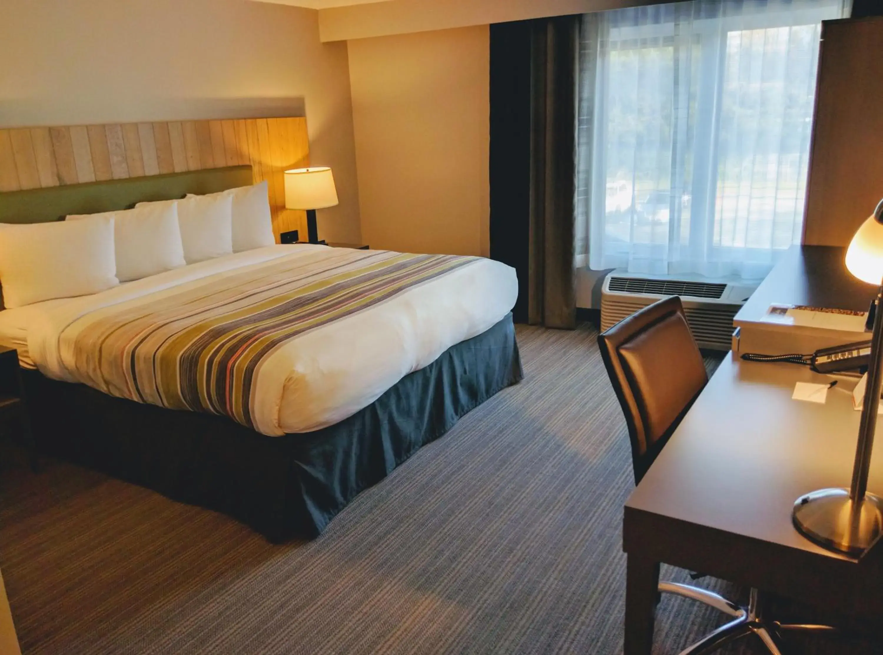 King Room - Disability Access/Non-Smoking in Country Inn & Suites by Radisson, Seattle-Tacoma International Airport, WA King Room - Disability Access/Non-Smoking in Country Inn & Suites by Radisson, Seattle-Tacoma International Airport, WA