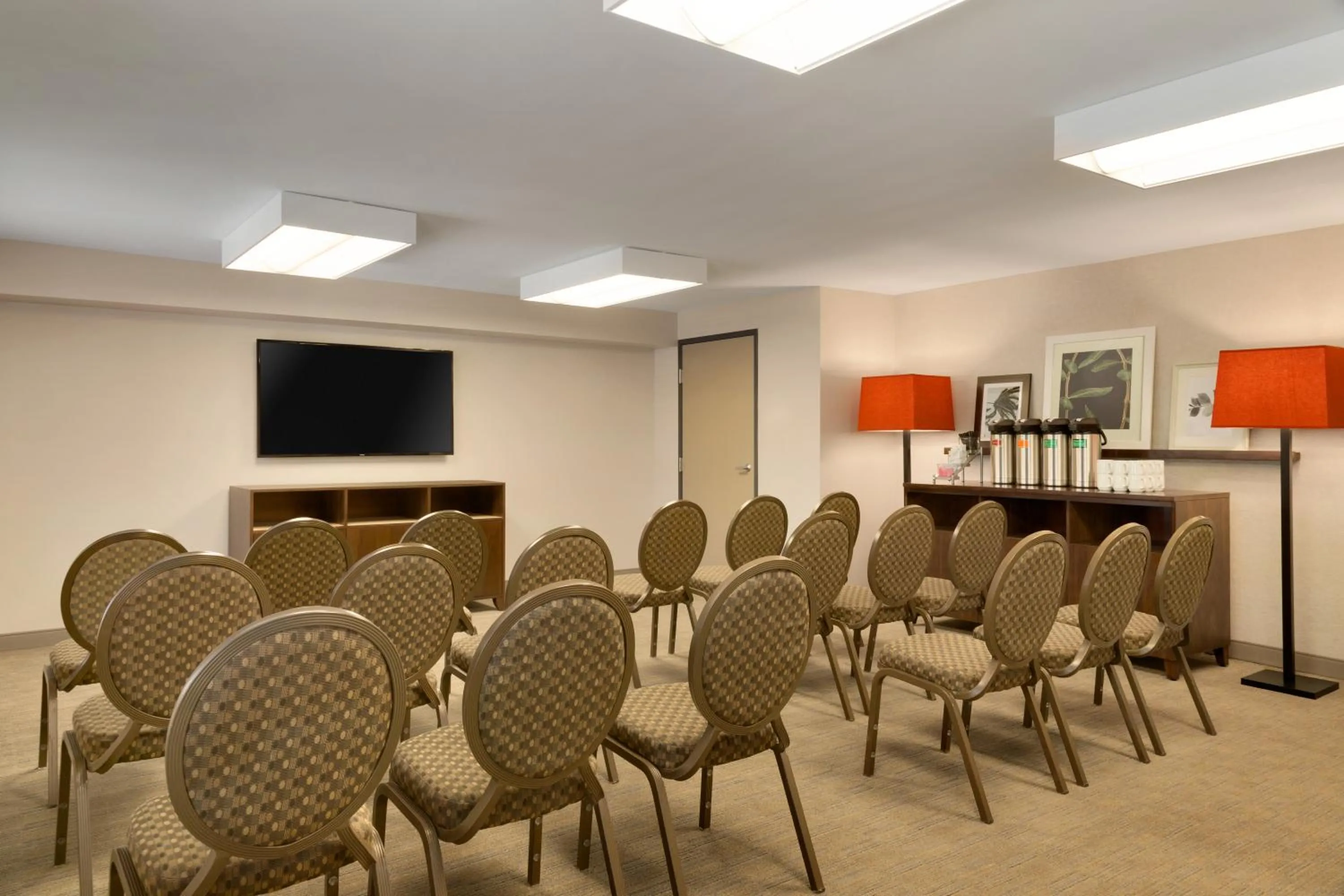 Meeting/conference room in Country Inn & Suites by Radisson, Seattle-Tacoma International Airport, WA