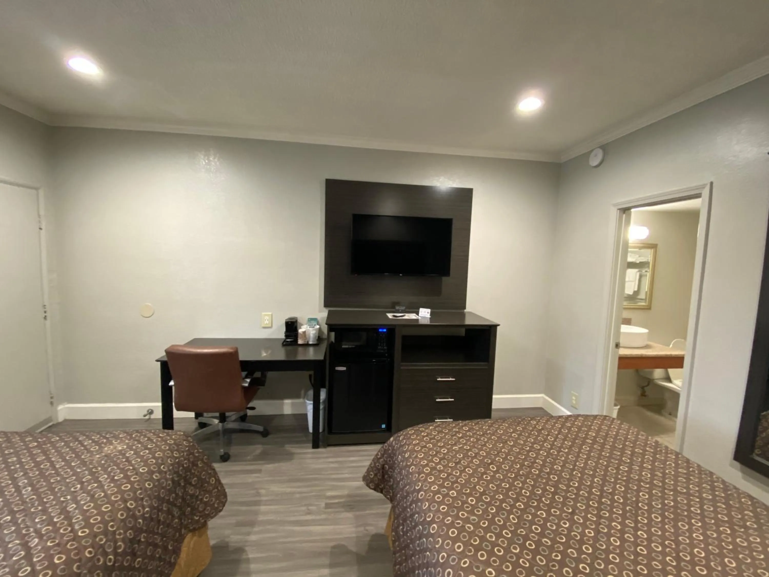 TV and multimedia in Budget Inn of Hayward