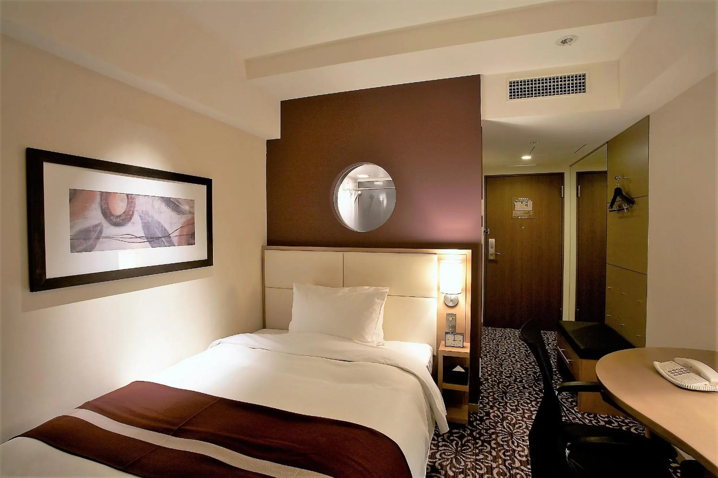 Photo of the whole room, Bed in Hotel Ryumeikan Tokyo