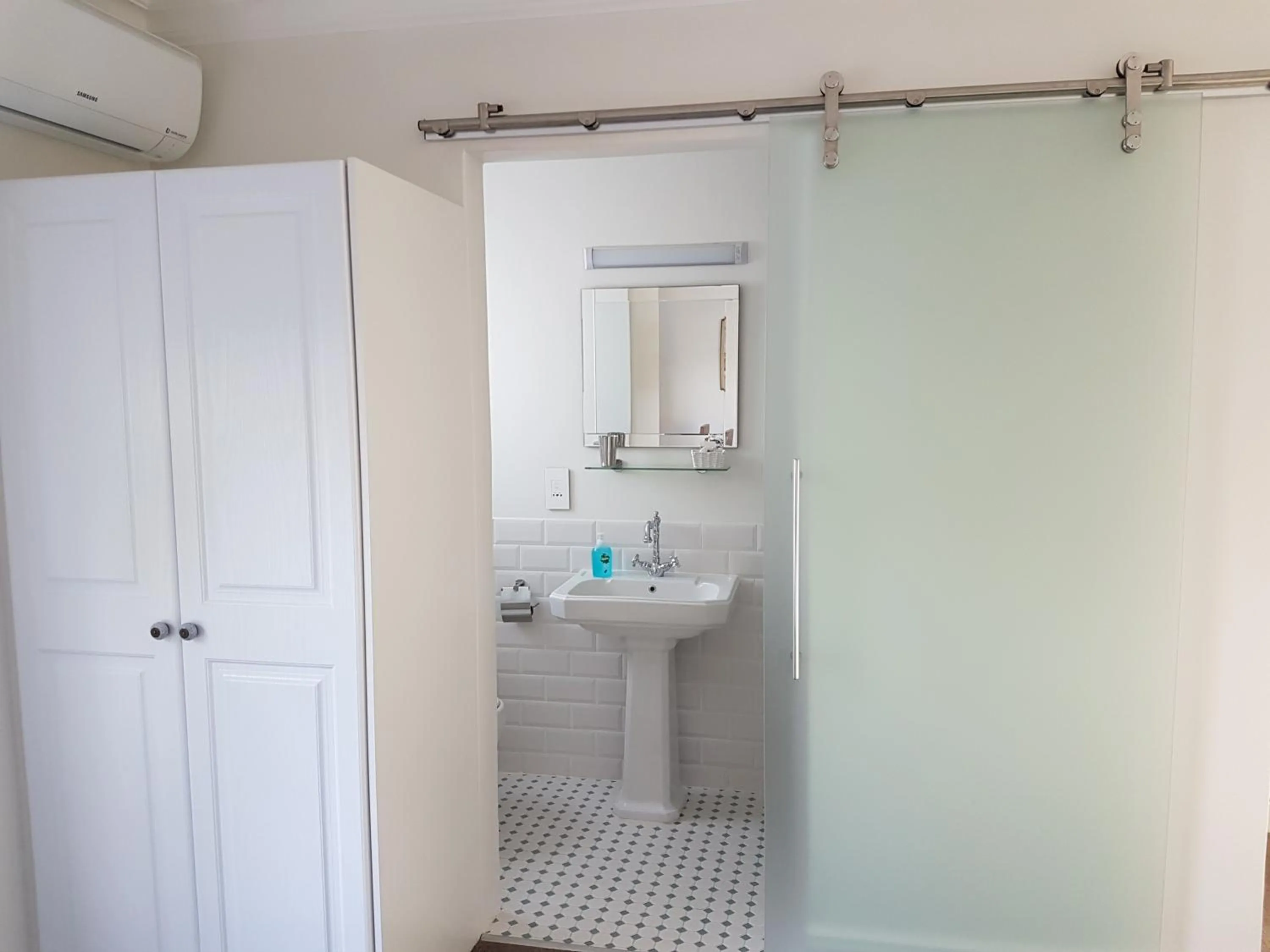 Bathroom in The Victorian Goose