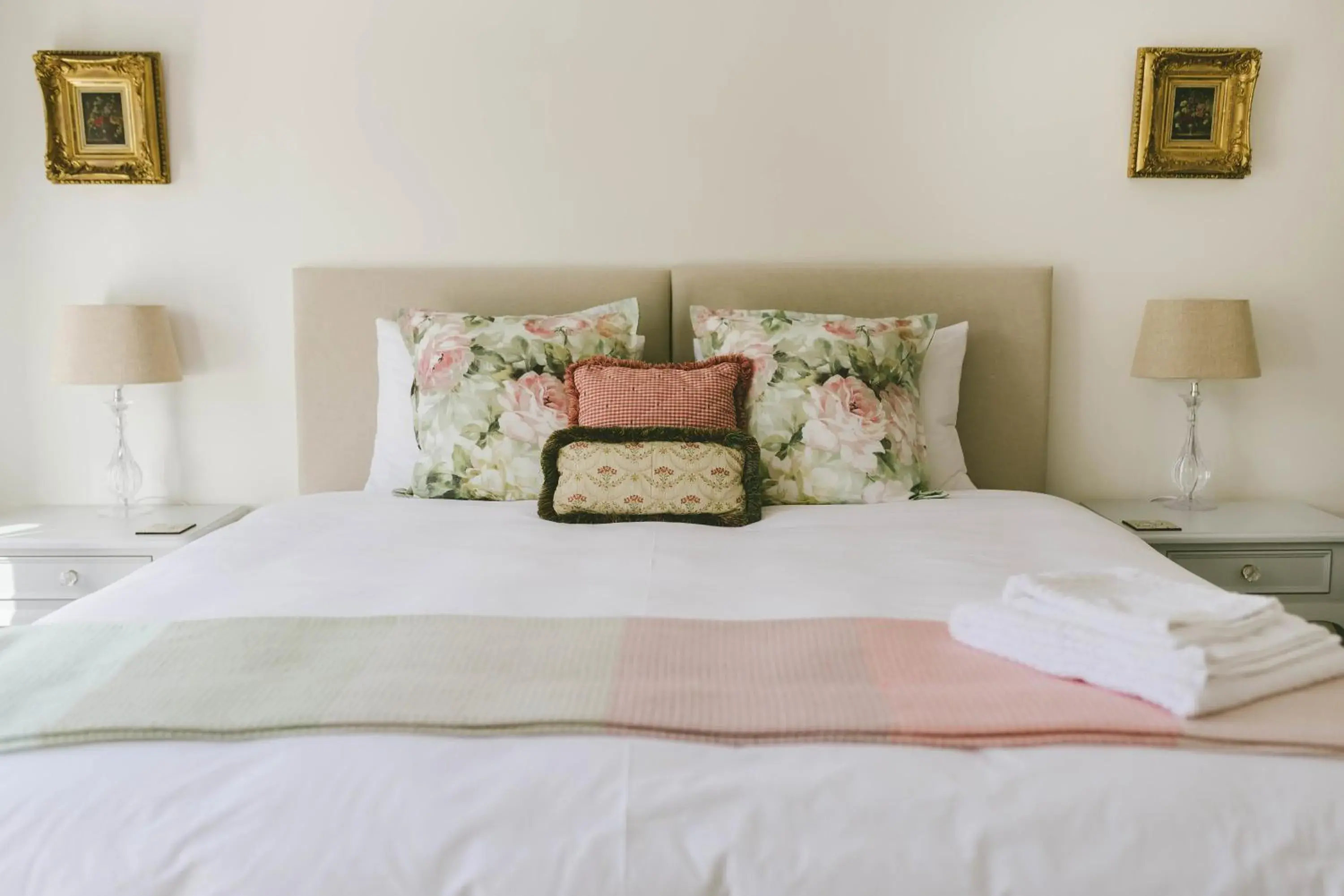 King Room with Balcony - single occupancy in The Victorian Goose King Room with Balcony - single occupancy in The Victorian Goose