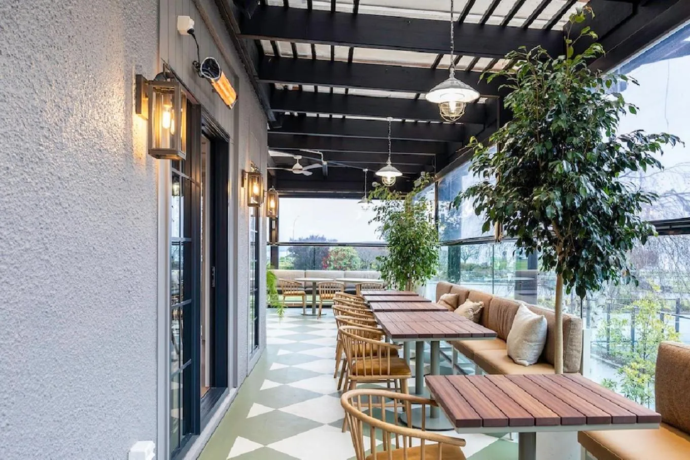 Restaurant/places to eat in Suncourt Hotel & Conference Centre