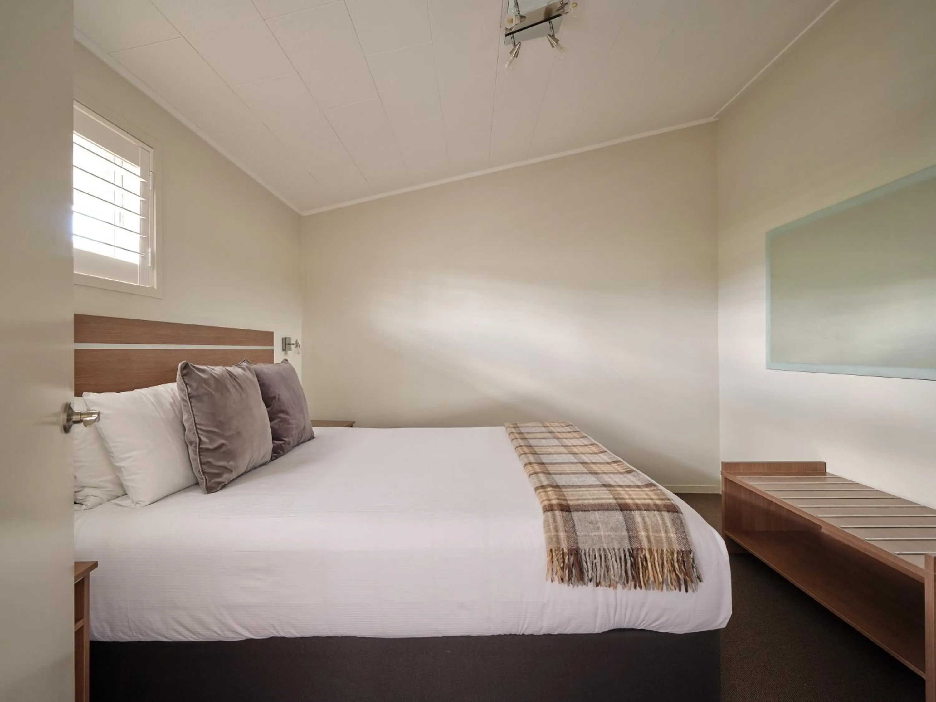 Bed in Suncourt Hotel & Conference Centre