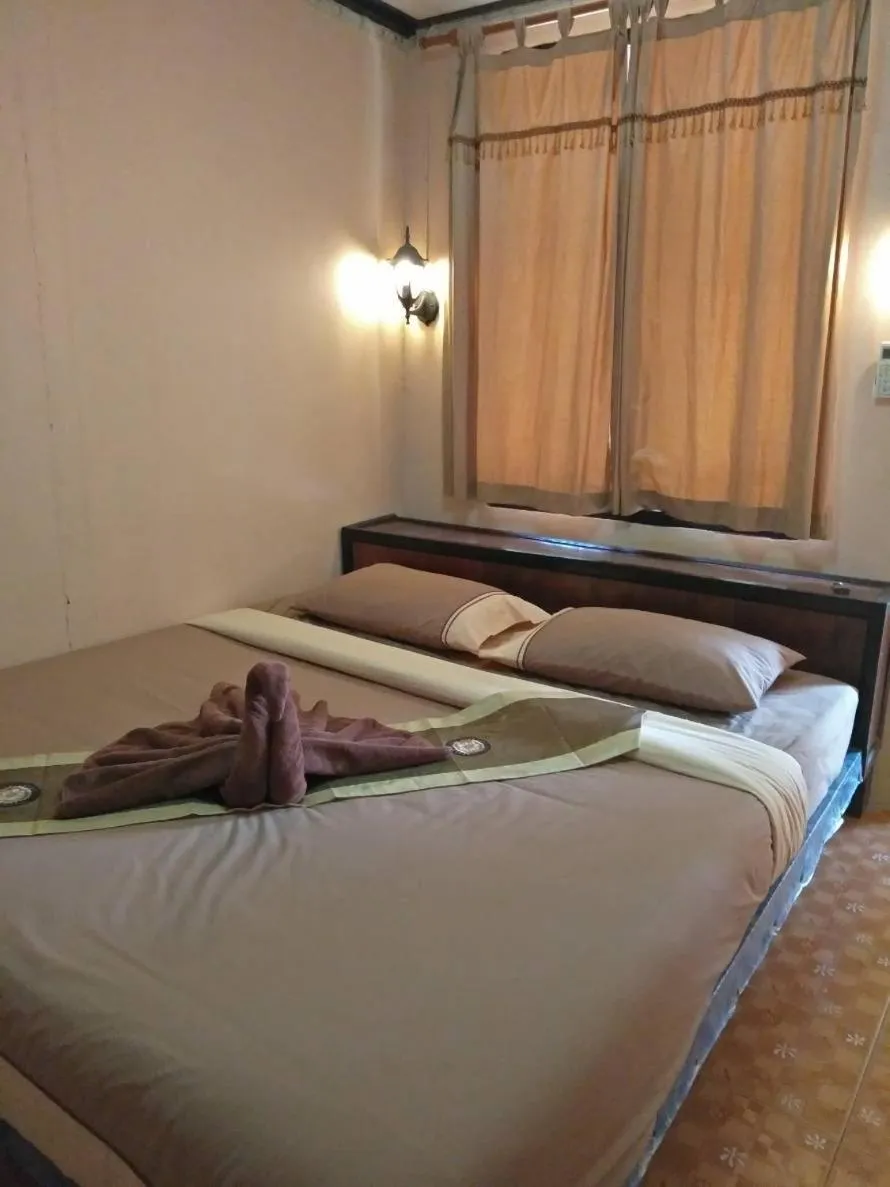 Bedroom, Bed in Phi Phi Green Hill Resort