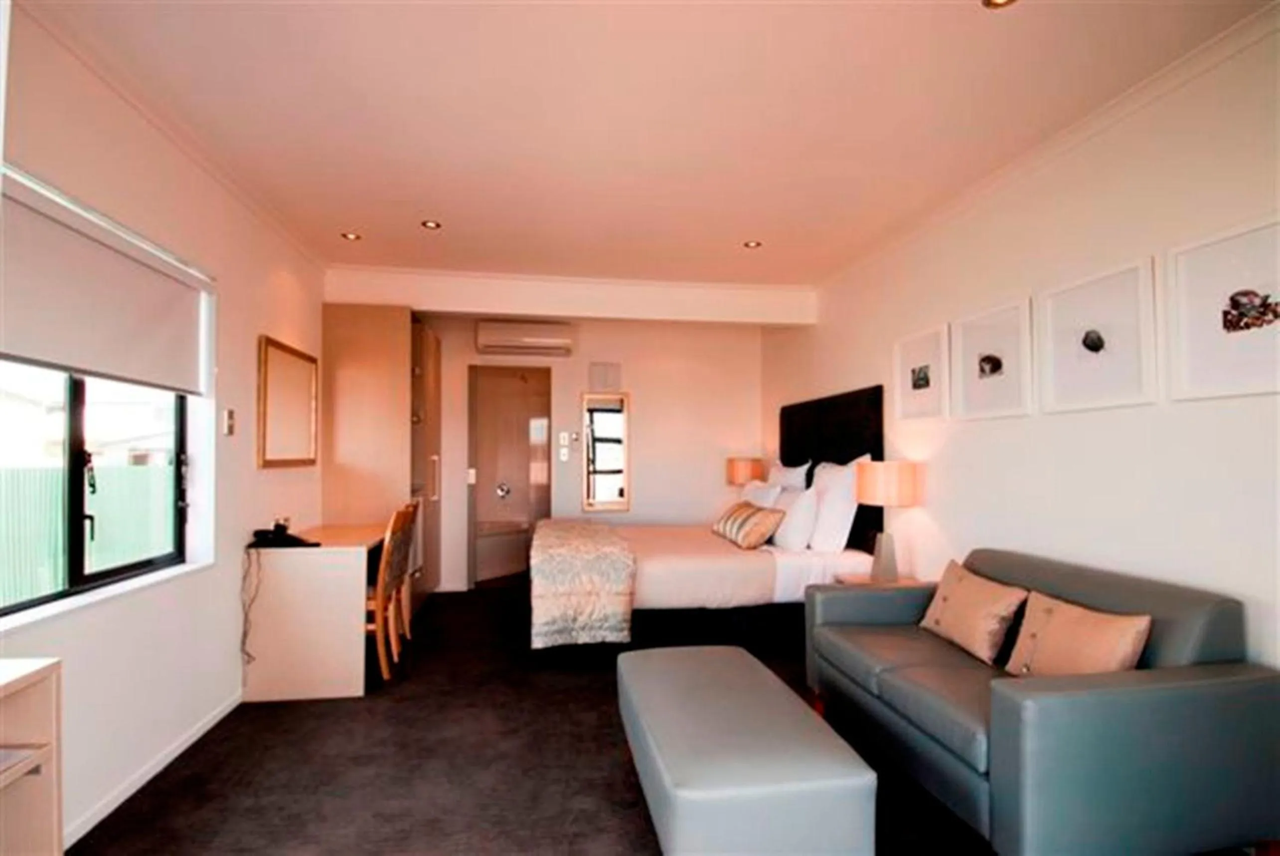 Bed in Marineland Beachfront Accommodation