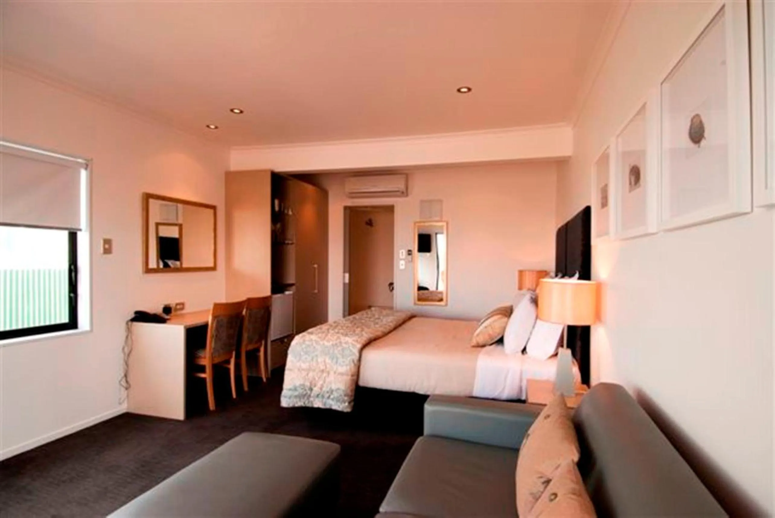 Decorative detail, Bed in Marineland Beachfront Accommodation