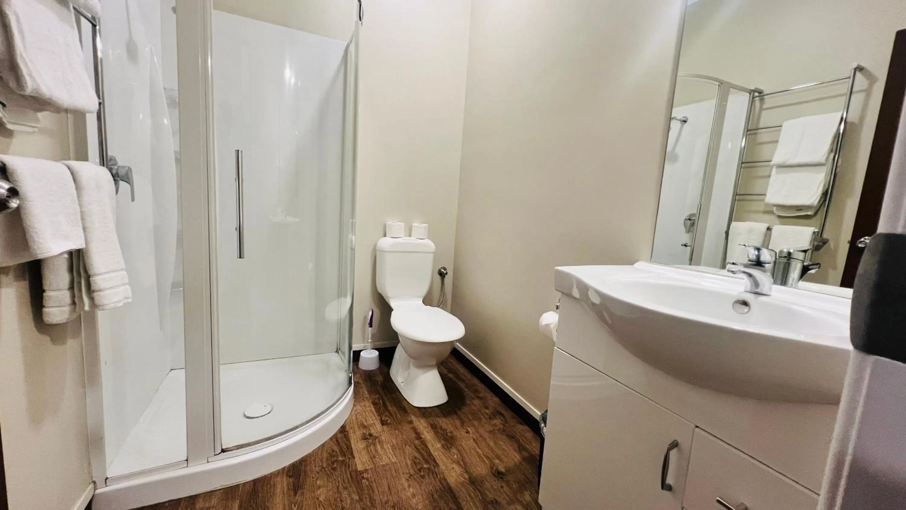 Bath in Marineland Beachfront Accommodation