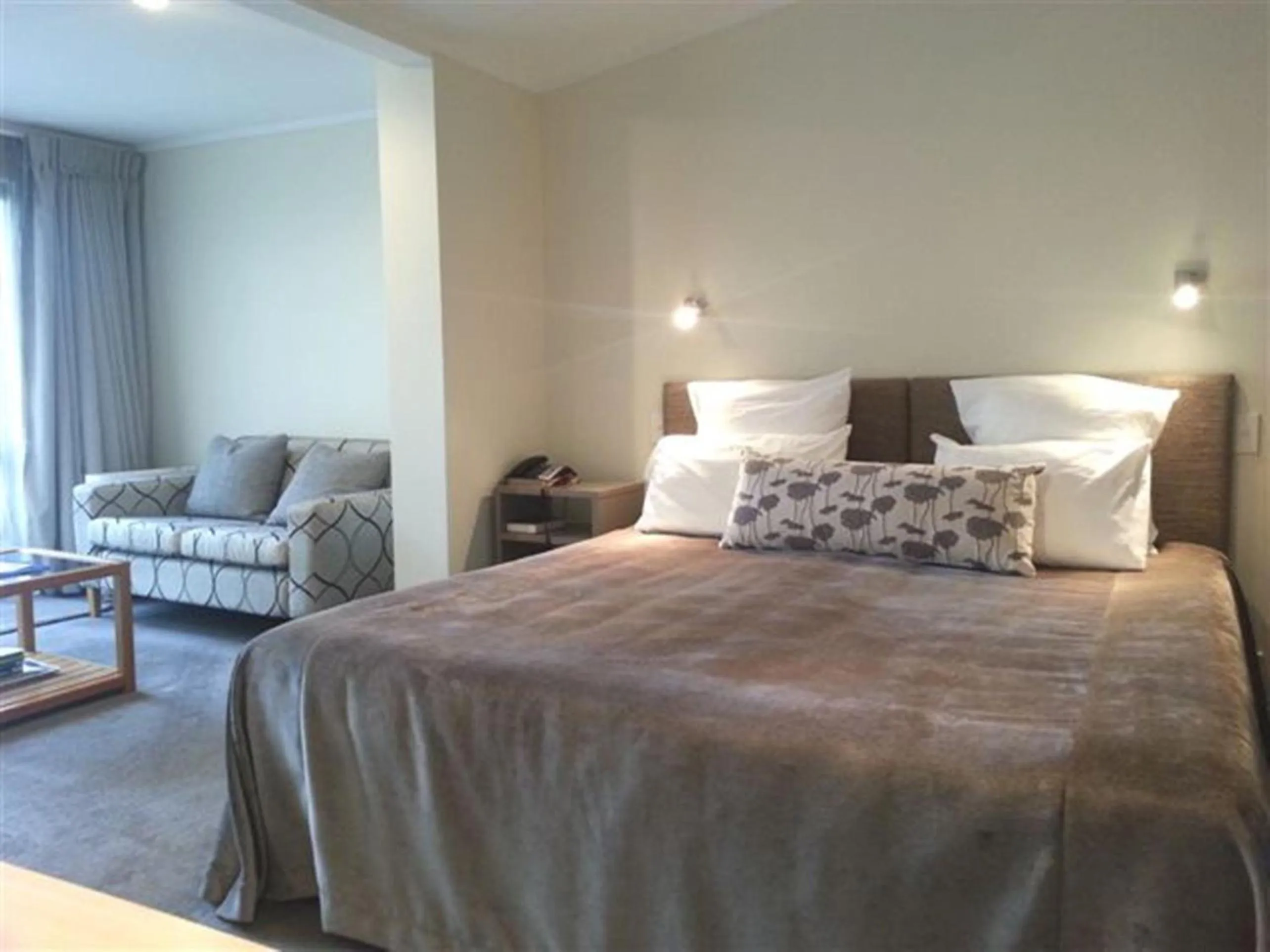 Decorative detail, Bed in Marineland Beachfront Accommodation