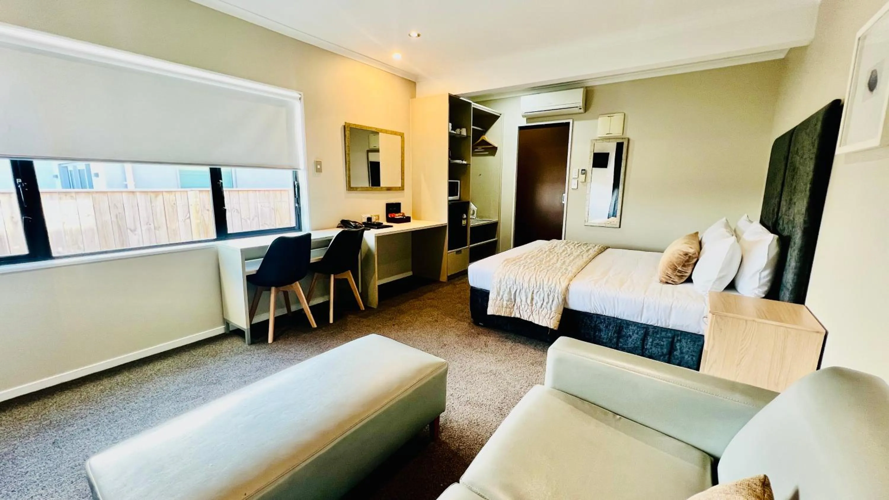 Living room, Bed in Marineland Beachfront Accommodation