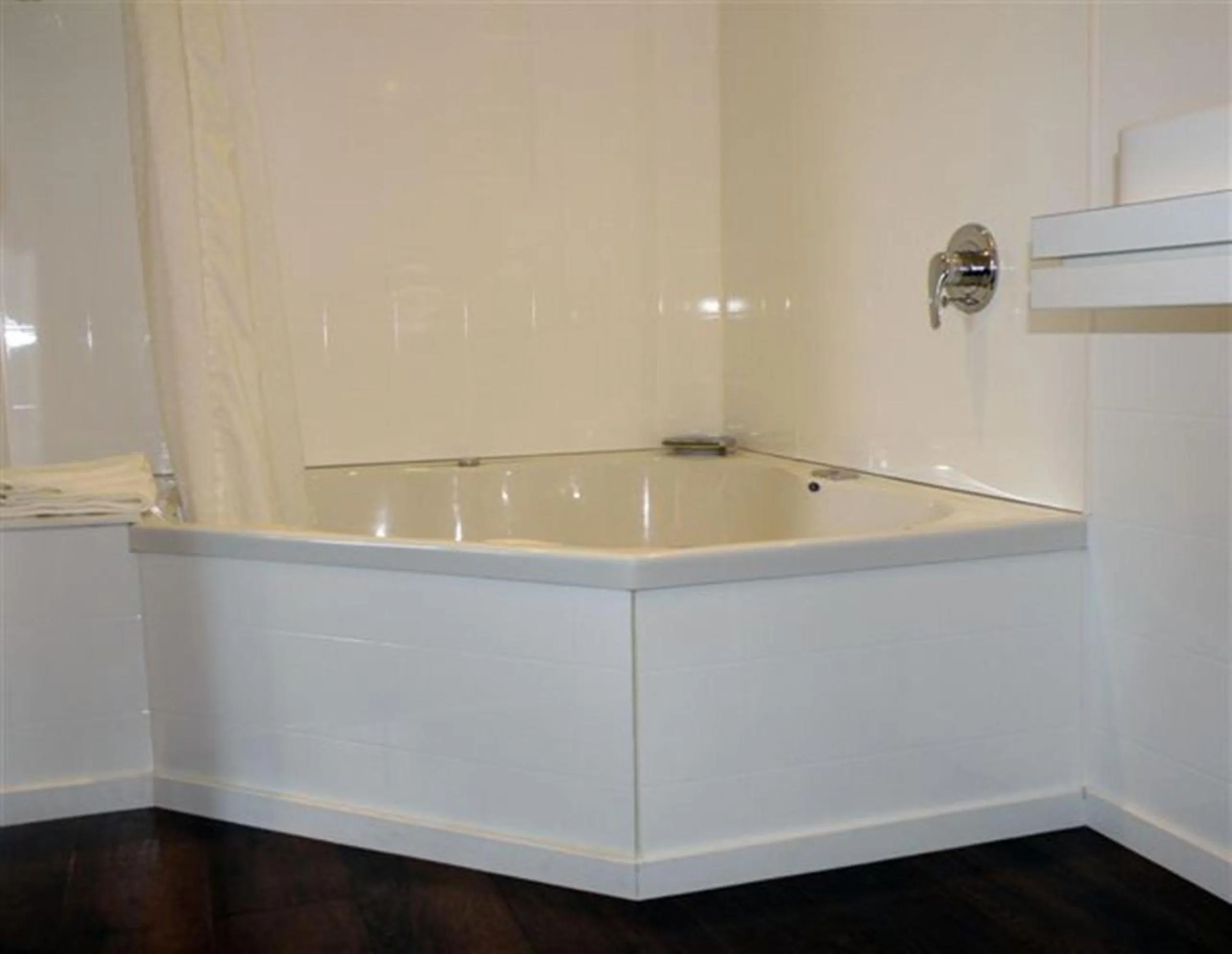 Shower in Marineland Beachfront Accommodation