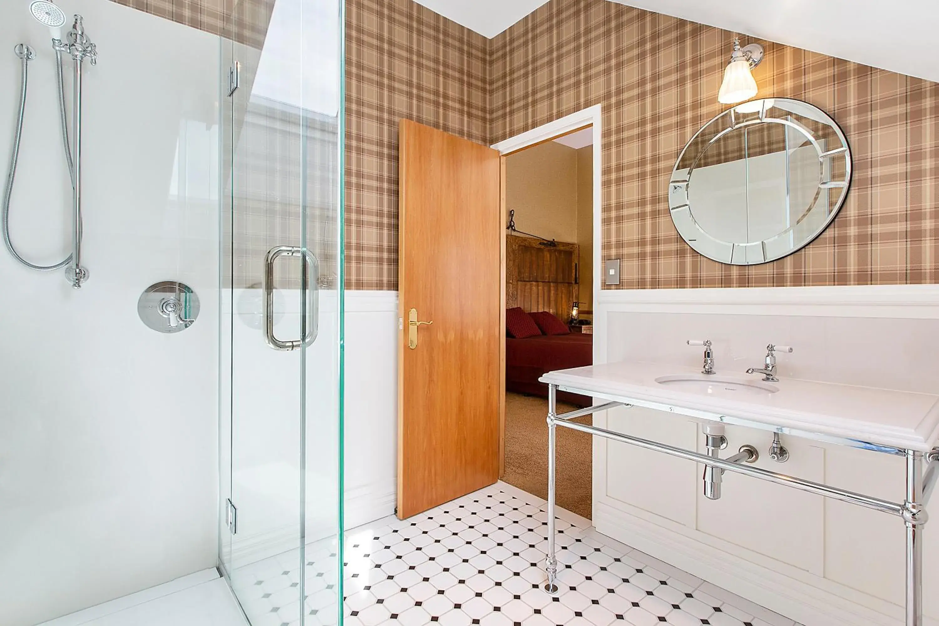 Lodge - Queen Room in Larnach Lodge & Stable Stay Lodge - Queen Room in Larnach Lodge & Stable Stay