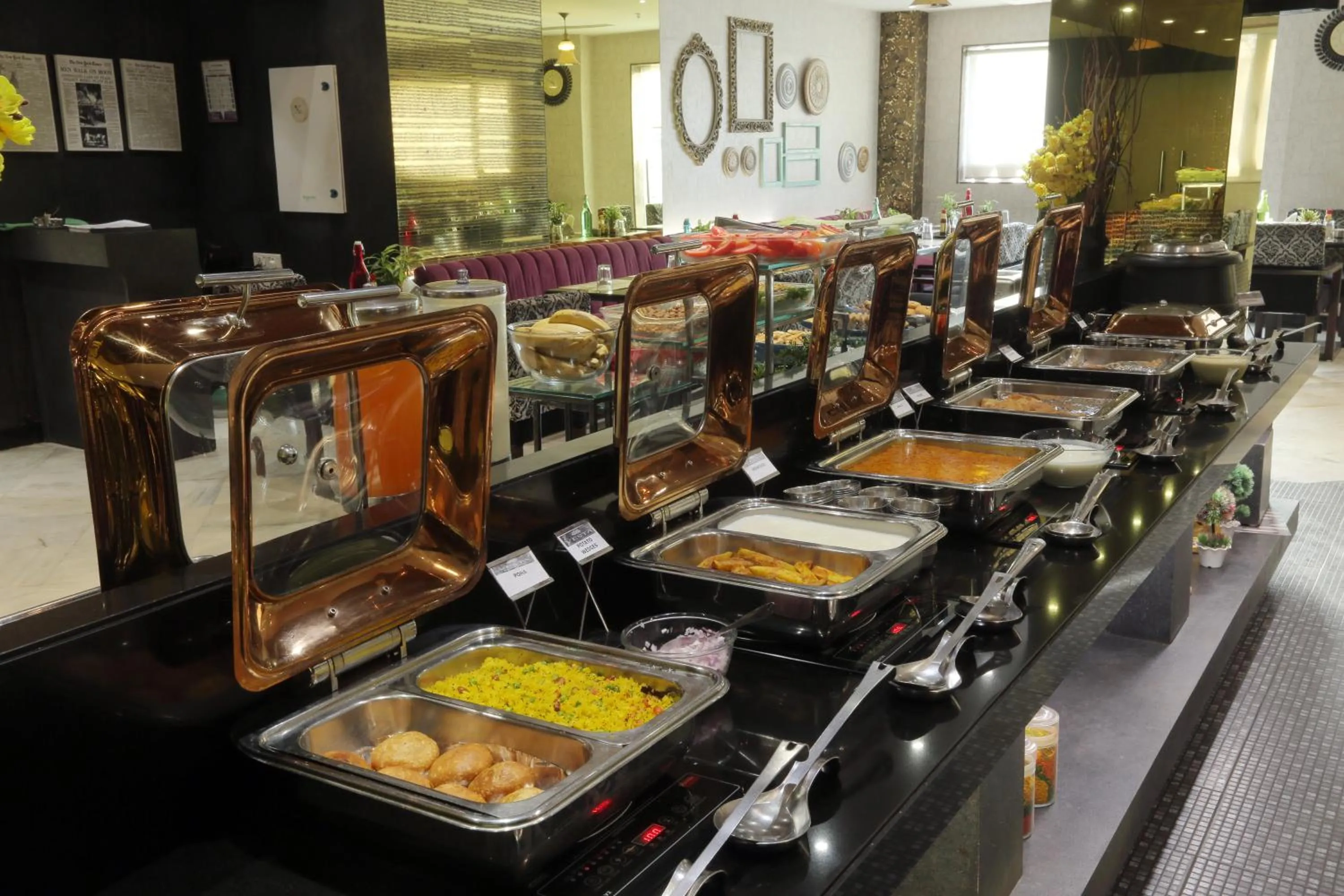 Food and drinks in Vesta Maurya Palace