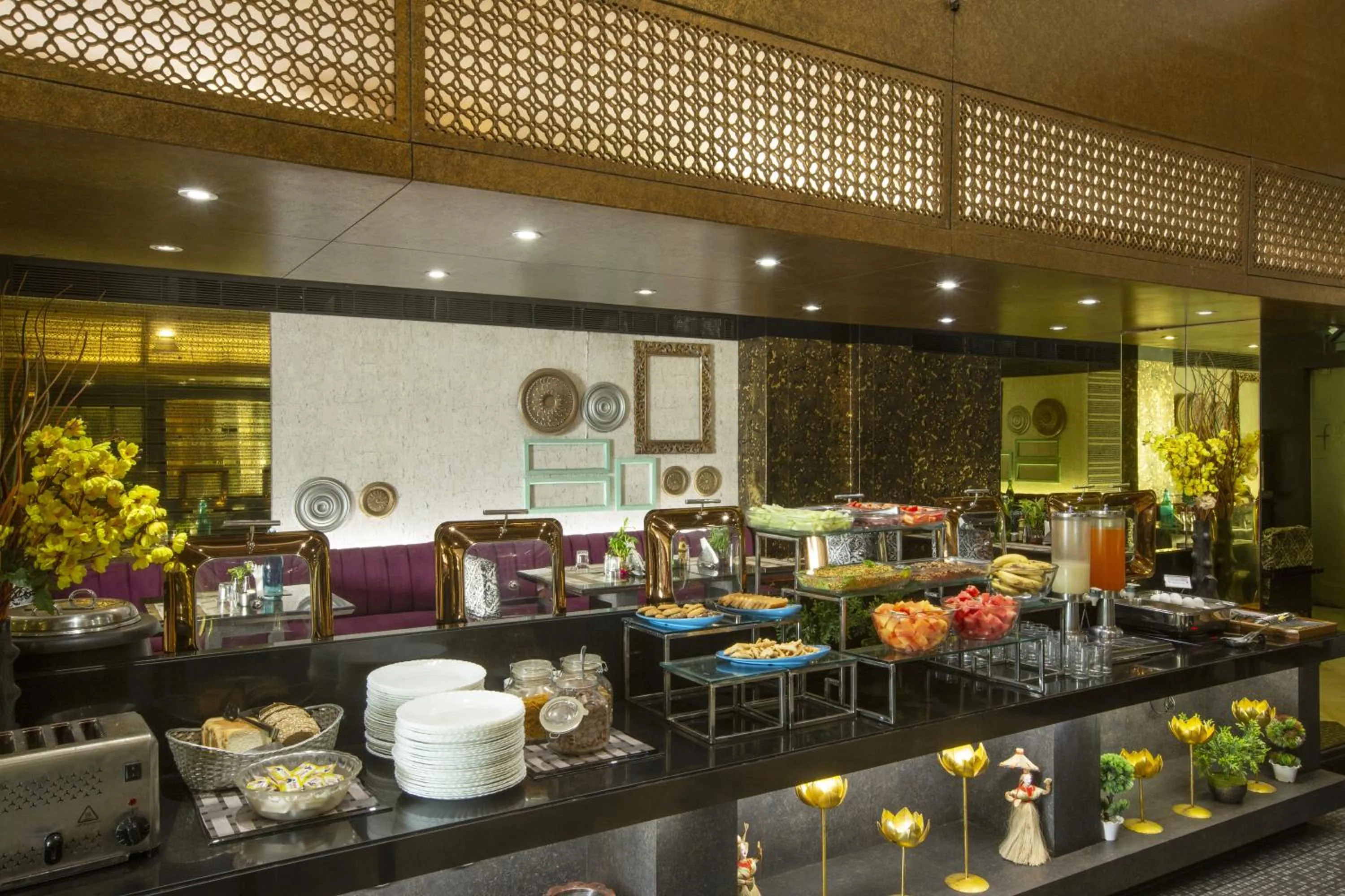 Restaurant/places to eat in Vesta Maurya Palace