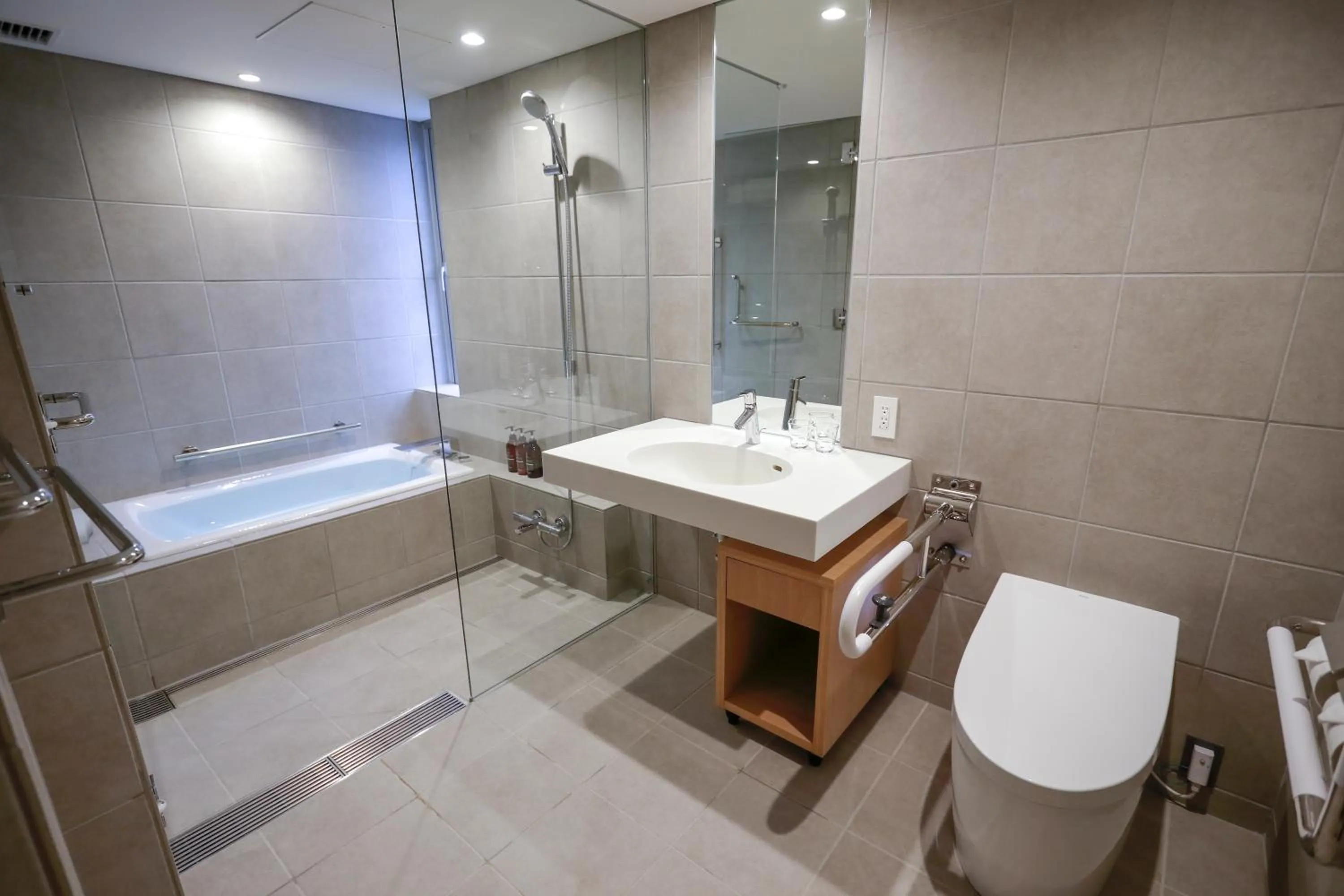 Bathroom in Kaminarimon Ryokan